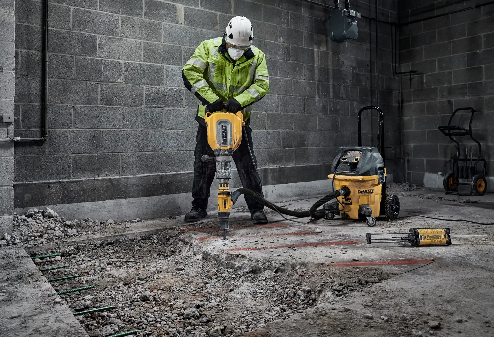 DEWALT® 11 Kilo Demolition Hammer