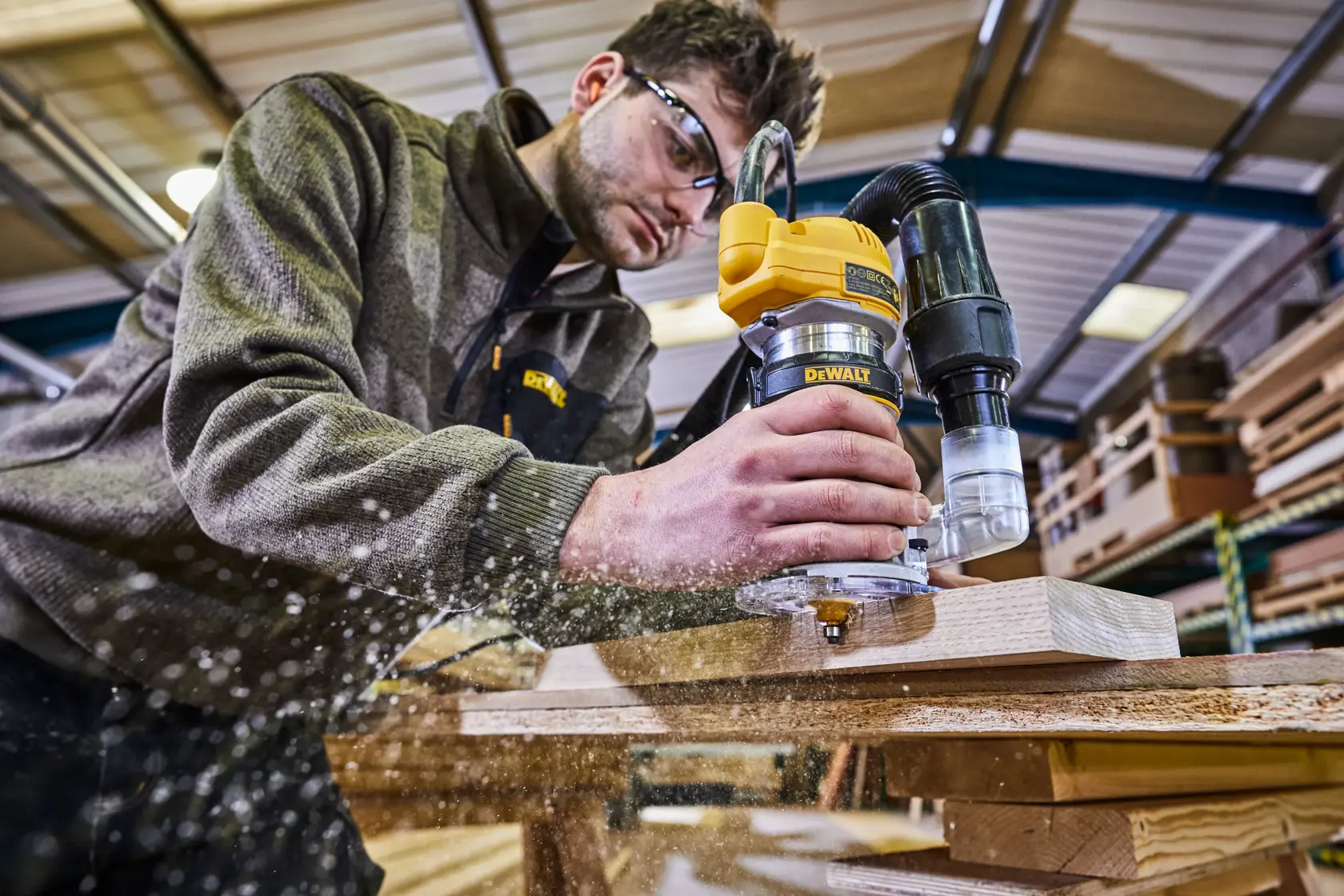 DEWALT® 900W 1/4" Fixed Base Router