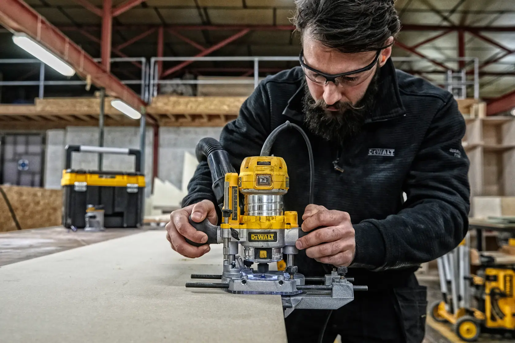 DEWALT® 900W 1/4" Plunge & Fixed Base Router