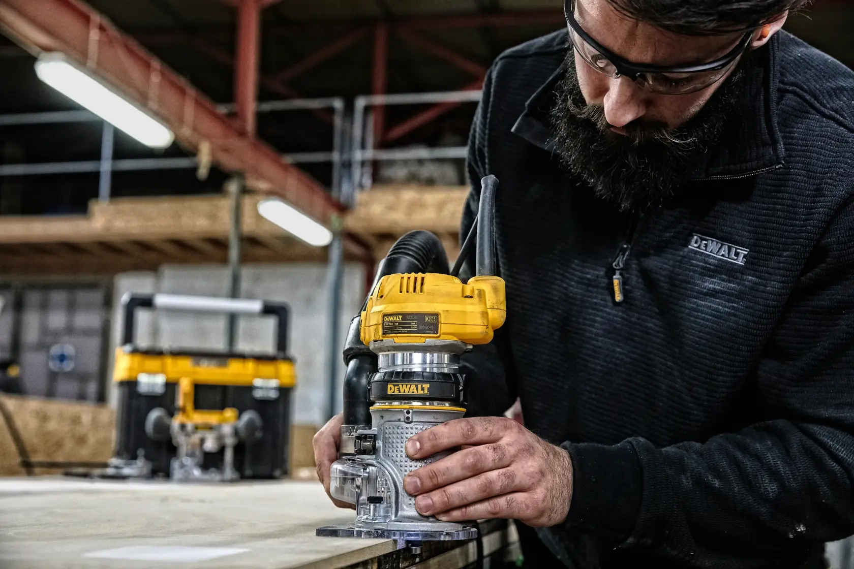 DEWALT® 900W 1/4" Plunge & Fixed Base Router