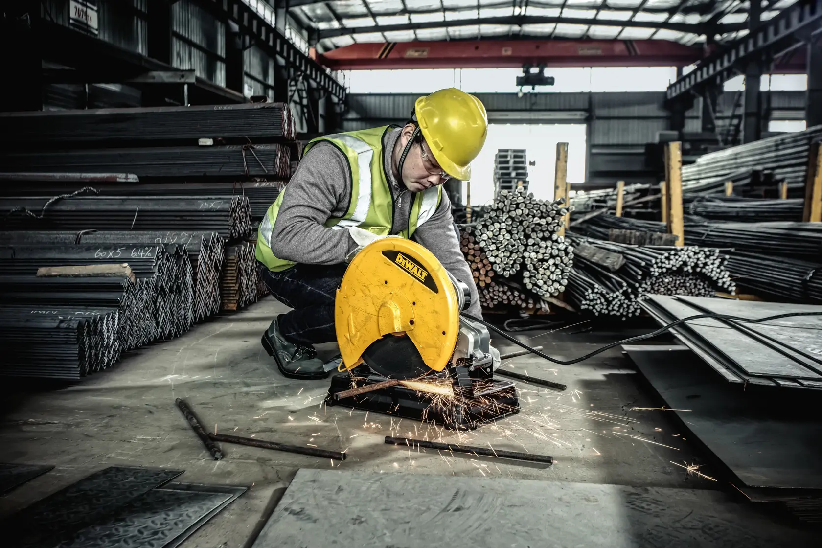 DEWALT® 2300W 355mm Chop Saw