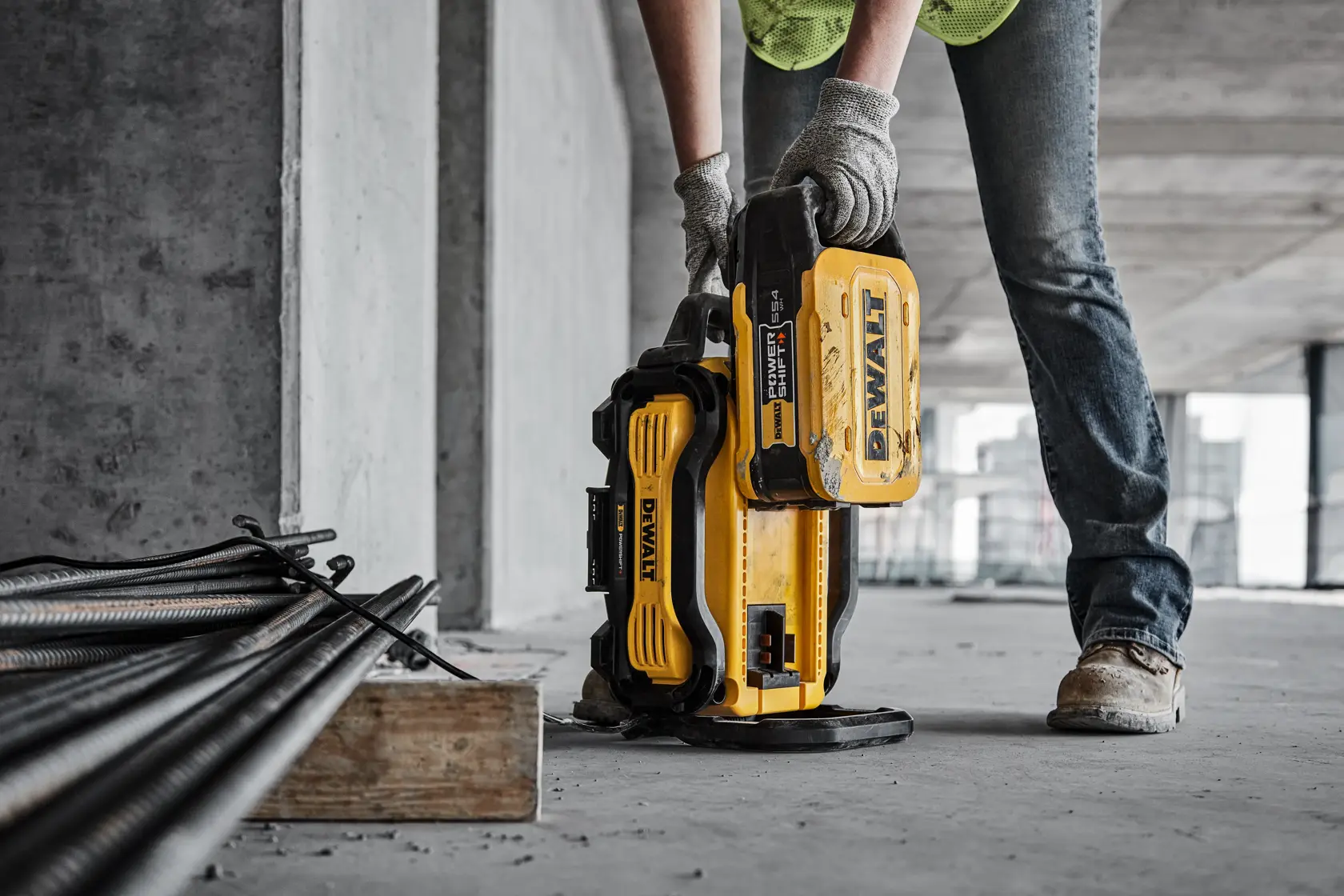 DEWALT® POWERSHIFT™ 550W Charger