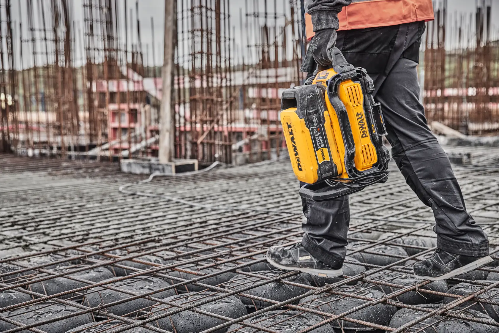DEWALT® POWERSHIFT™ 550W Charger