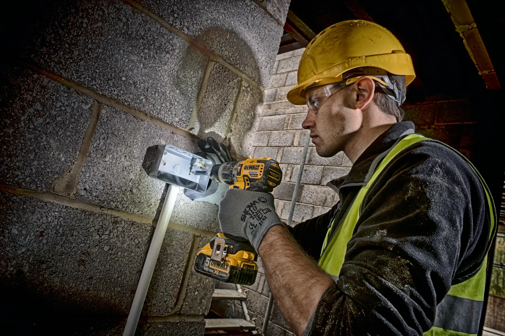DEWALT® 18V XR® Brushless Hammer Drill Driver - 2 X 5Ah Batteries