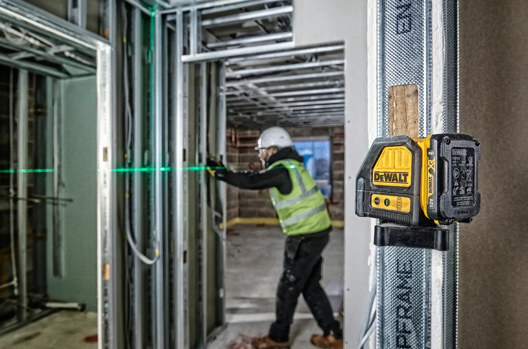 DEWALT® 12V XR® Cross Line Green Laser (1 X 2 Ah)