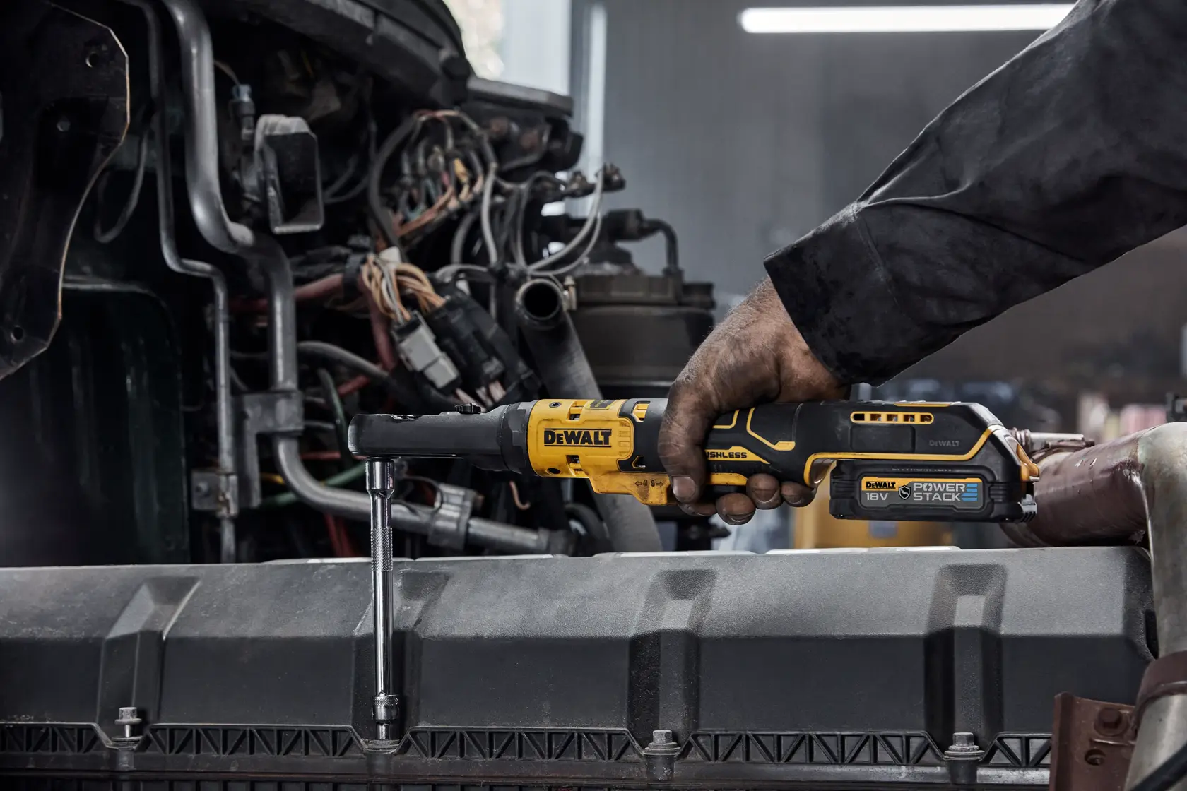 18V XR® Brushless Sealed Head Ratchet 1/2-in And 3/8-in - Bare Unit