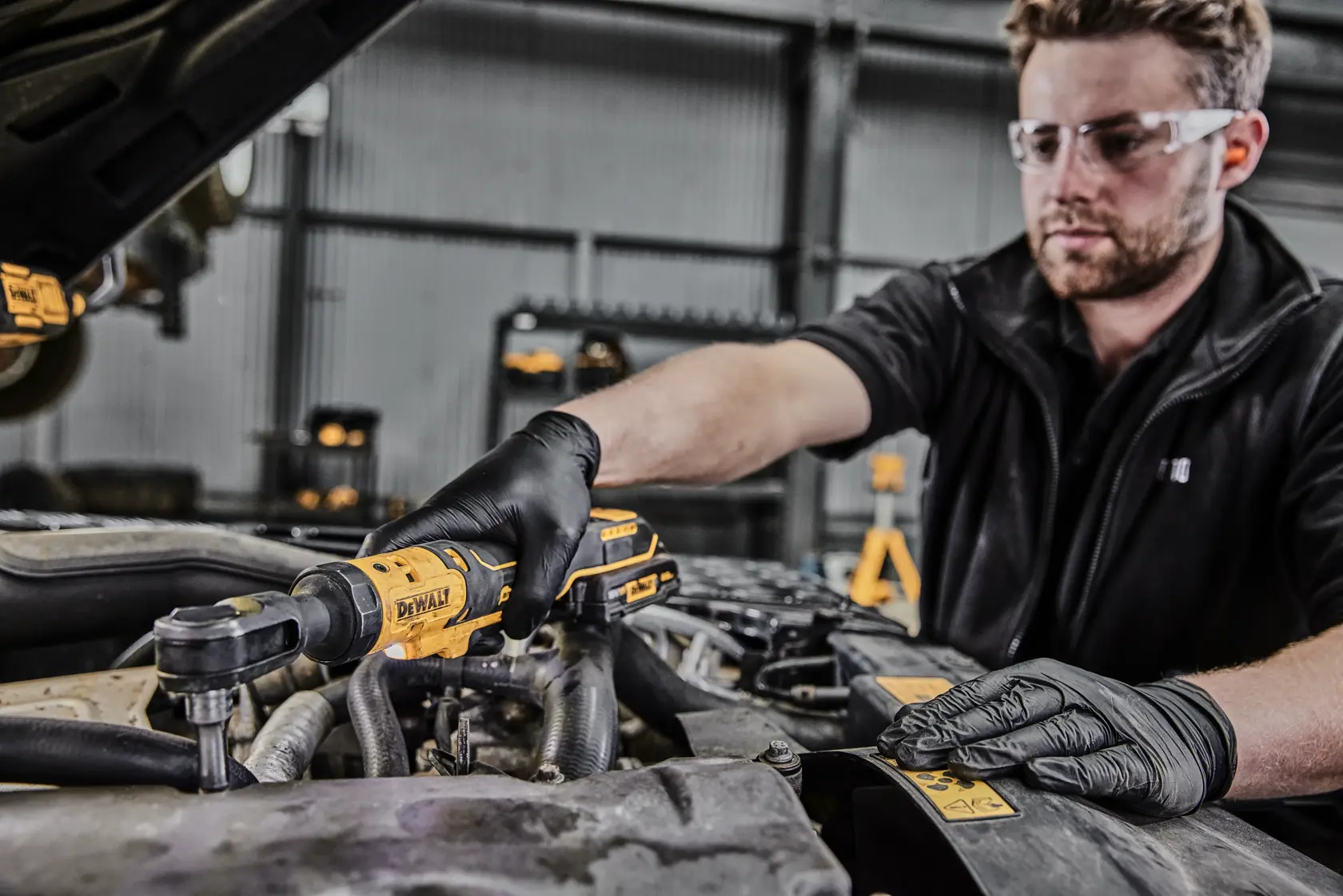 18V XR® Brushless Ratchet 3/8-in - Bare Unit