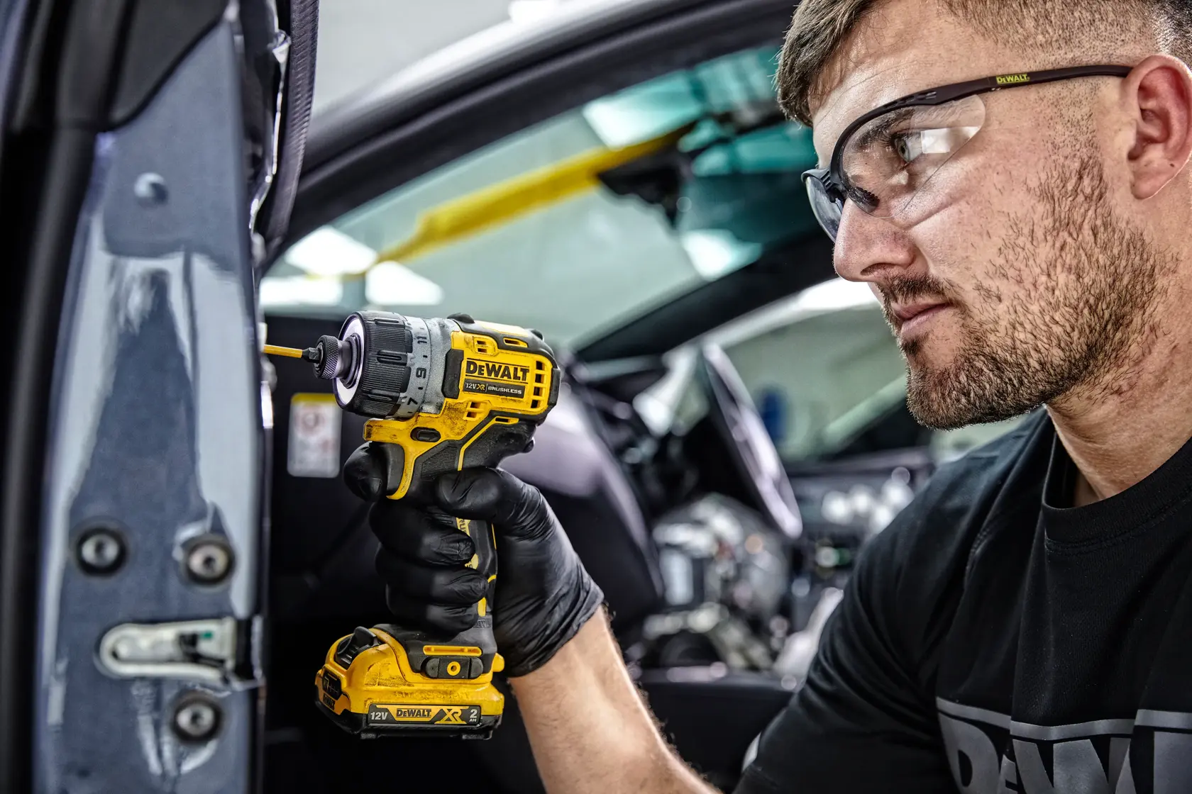 DEWALT® 12 XR® Brushless Screwdriver - 2 X 2Ah Battery