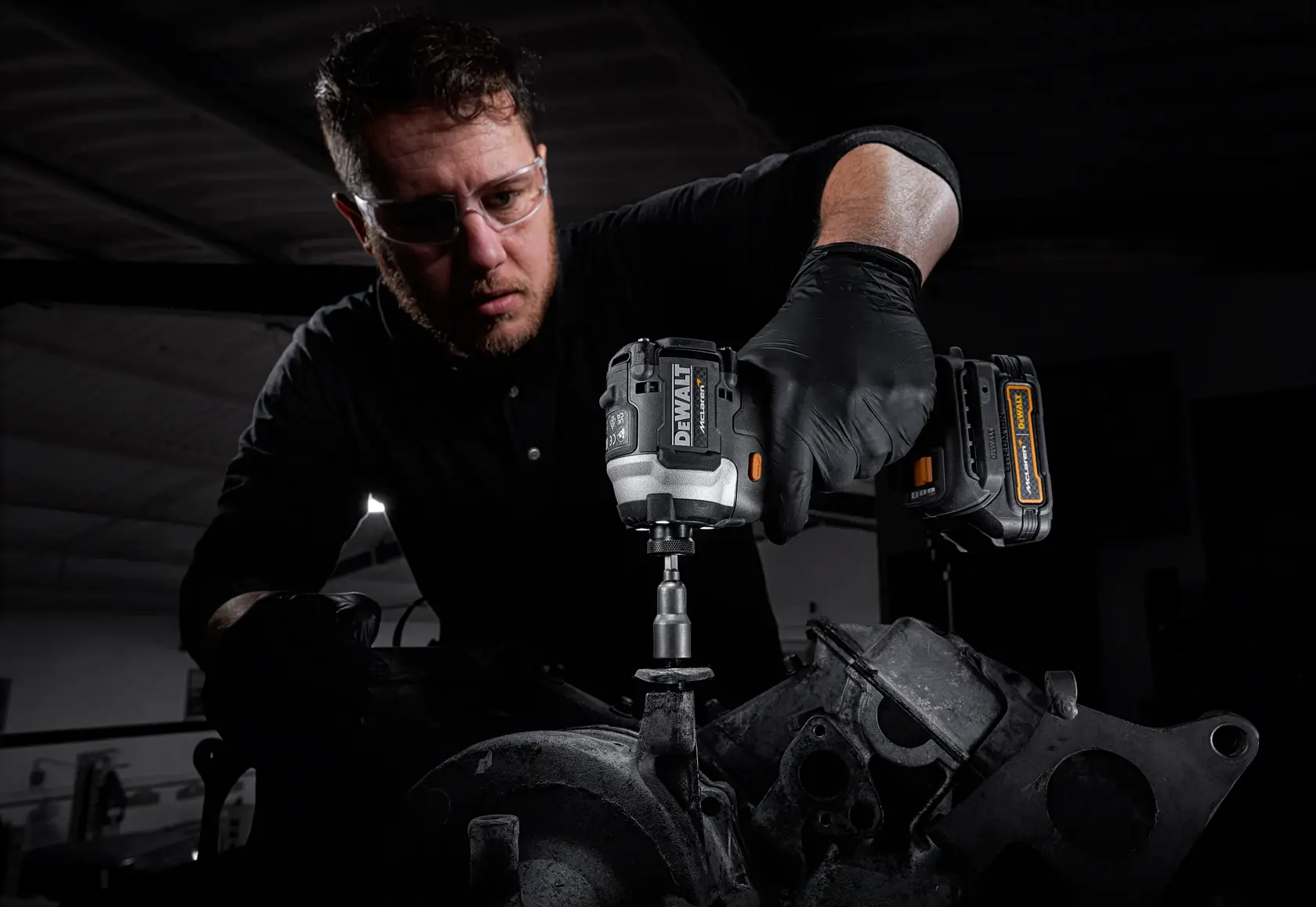 DEWALT® 18V XR® Brushless Compact Impact Driver - DEWALT® x McLaren F1 Team LIMITED Edition - 2 X 1.7Ah POWERSTACK Battery