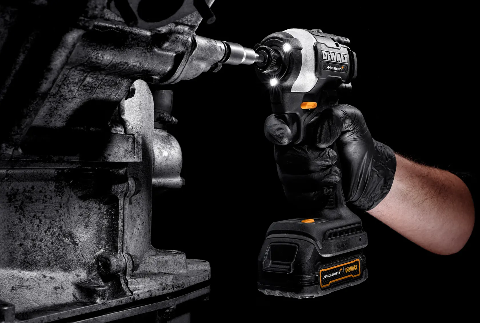 DEWALT® 18V XR® Brushless Compact Impact Driver - DEWALT® x McLaren F1 Team LIMITED Edition - 2 X 1.7Ah POWERSTACK Battery