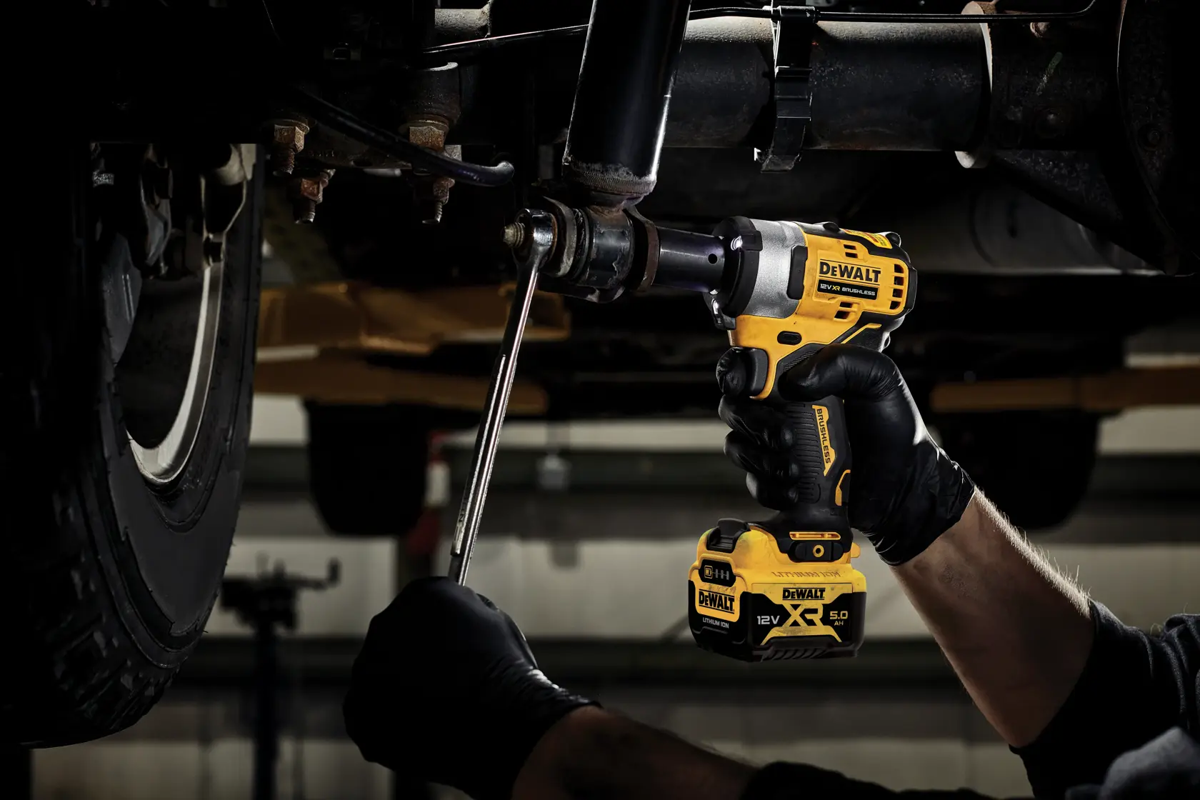 12v XR® Brushless 3/8" Hog Ring High Power Sub-compact Impact Wrench - 1 X 5ah Battery