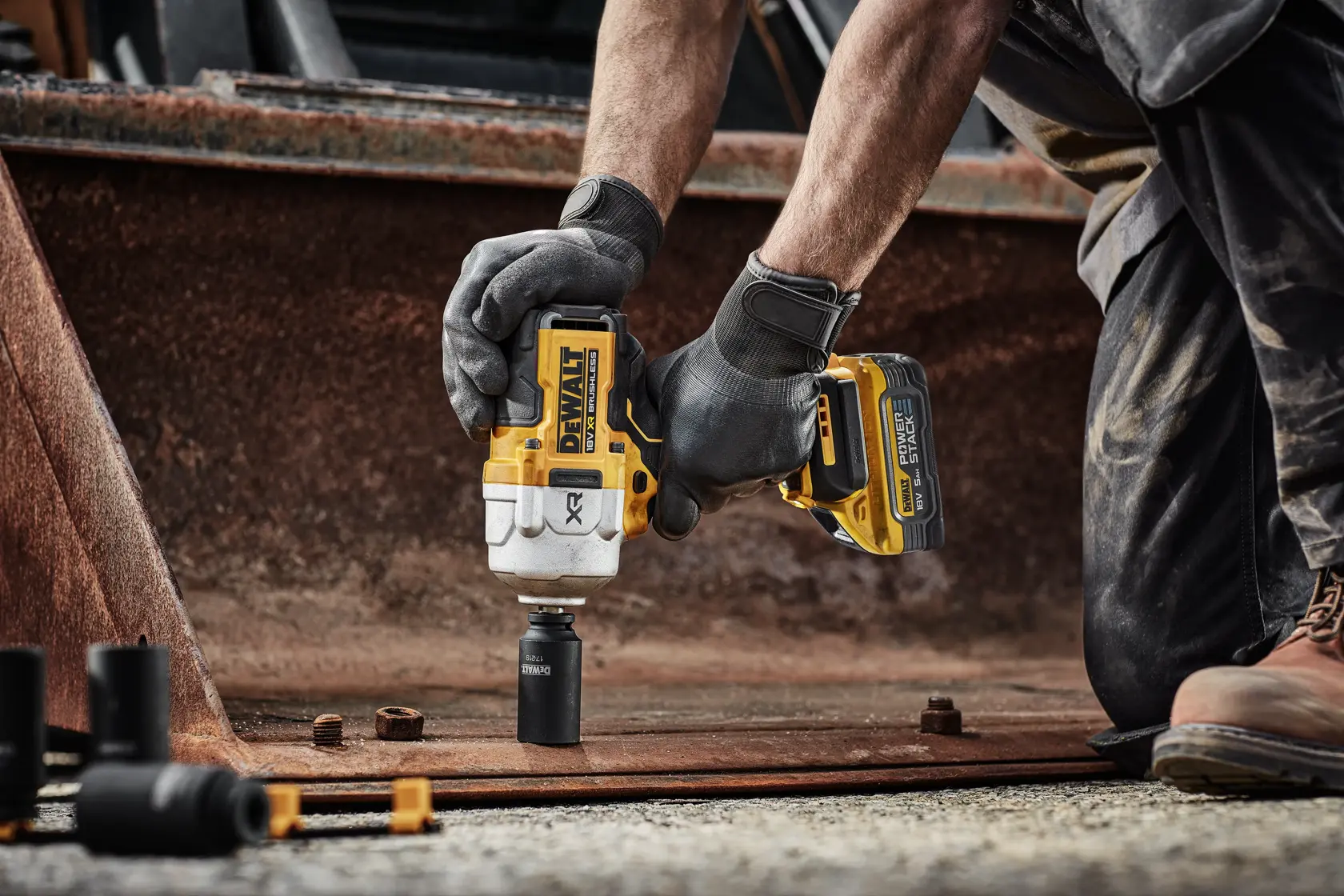DEWALT® 18V XR® Brushless 1/2" Hog Ring Premium High Torque Impact Wrench - 2 X 5Ah POWERSTACK Battery