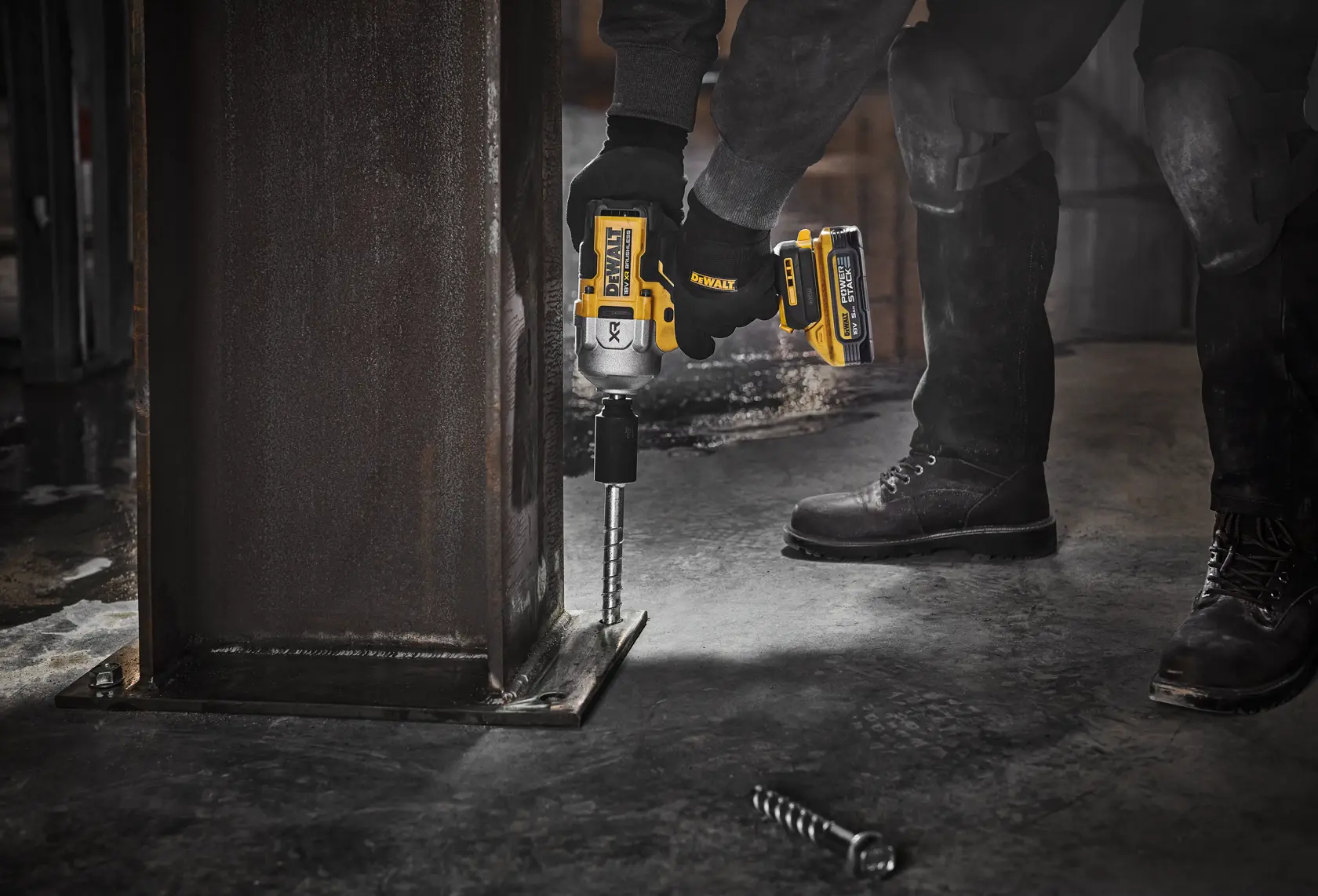 DEWALT® 18V XR® Brushless 1/2" Hog Ring Premium High Torque Impact Wrench - 2 X 5Ah POWERSTACK Battery