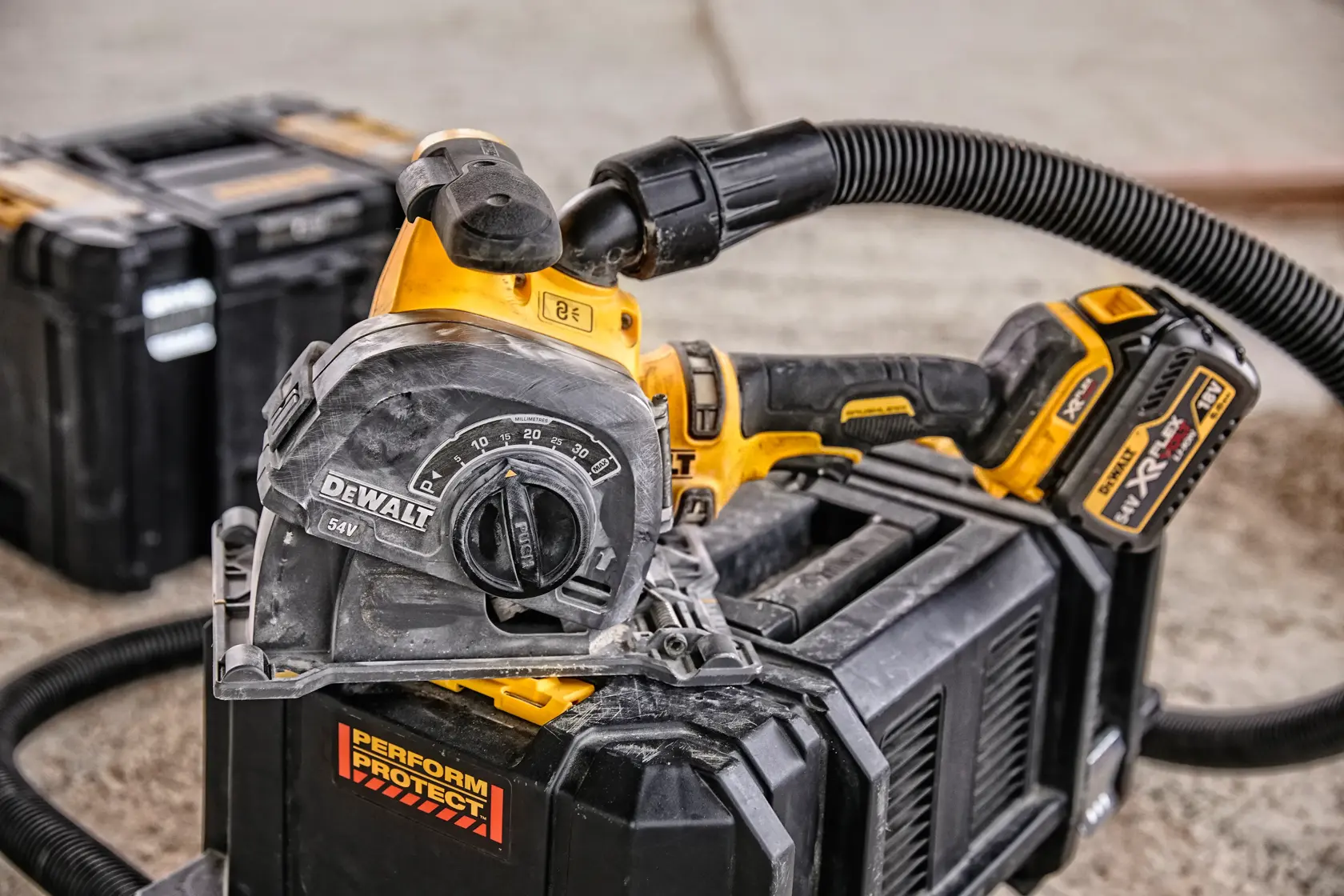DEWALT® 54V XR FLEXVOLT® Wall Chaser (2 X 6 Ah)