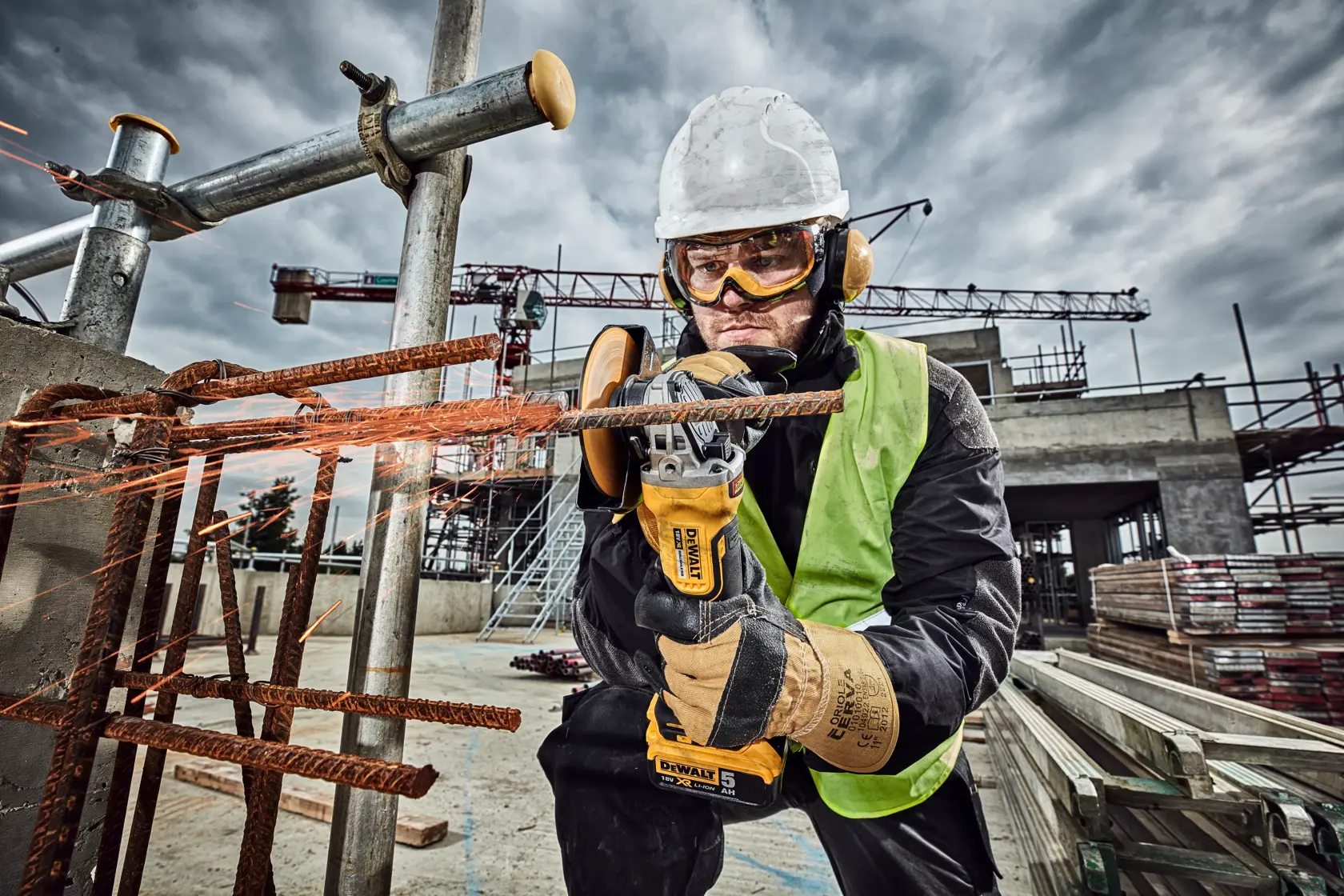 DEWALT® 18V XR® Brushless 125mm Paddle Switch Angle Grinder (Tool Only)