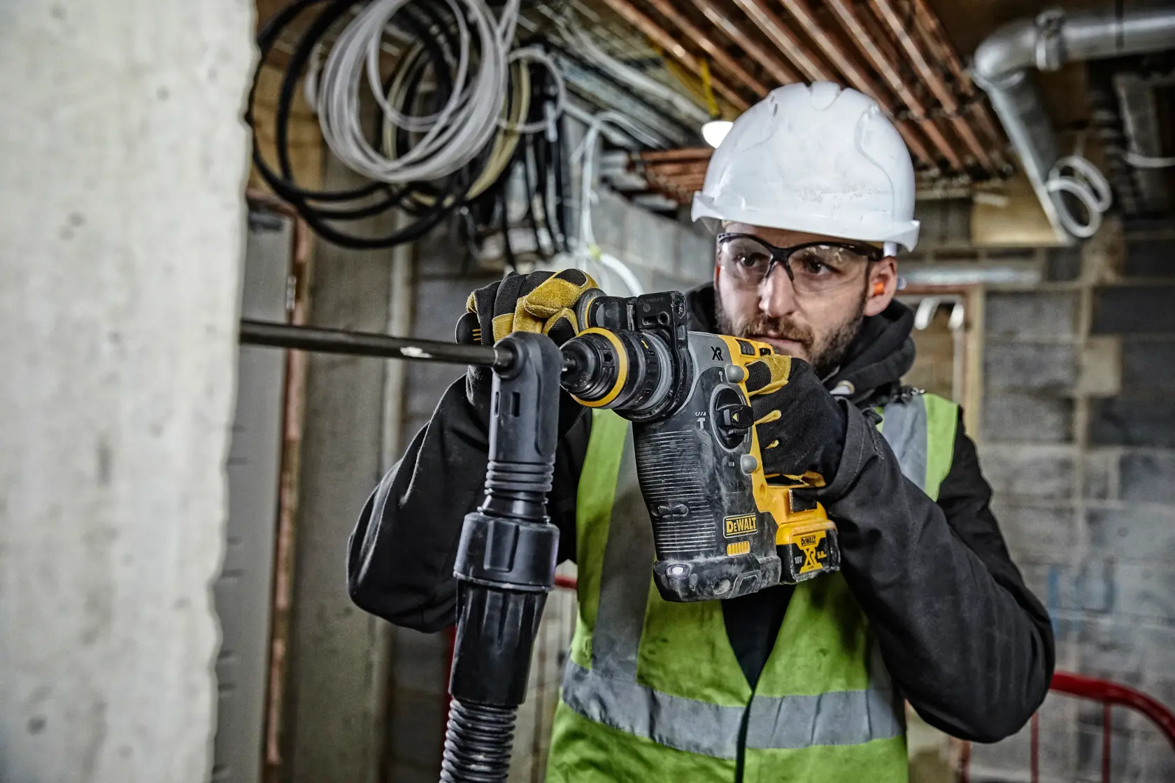 18V XR® Brushless 24mm SDS-Plus Hammer Drill With QCC - 2 X 5Ah