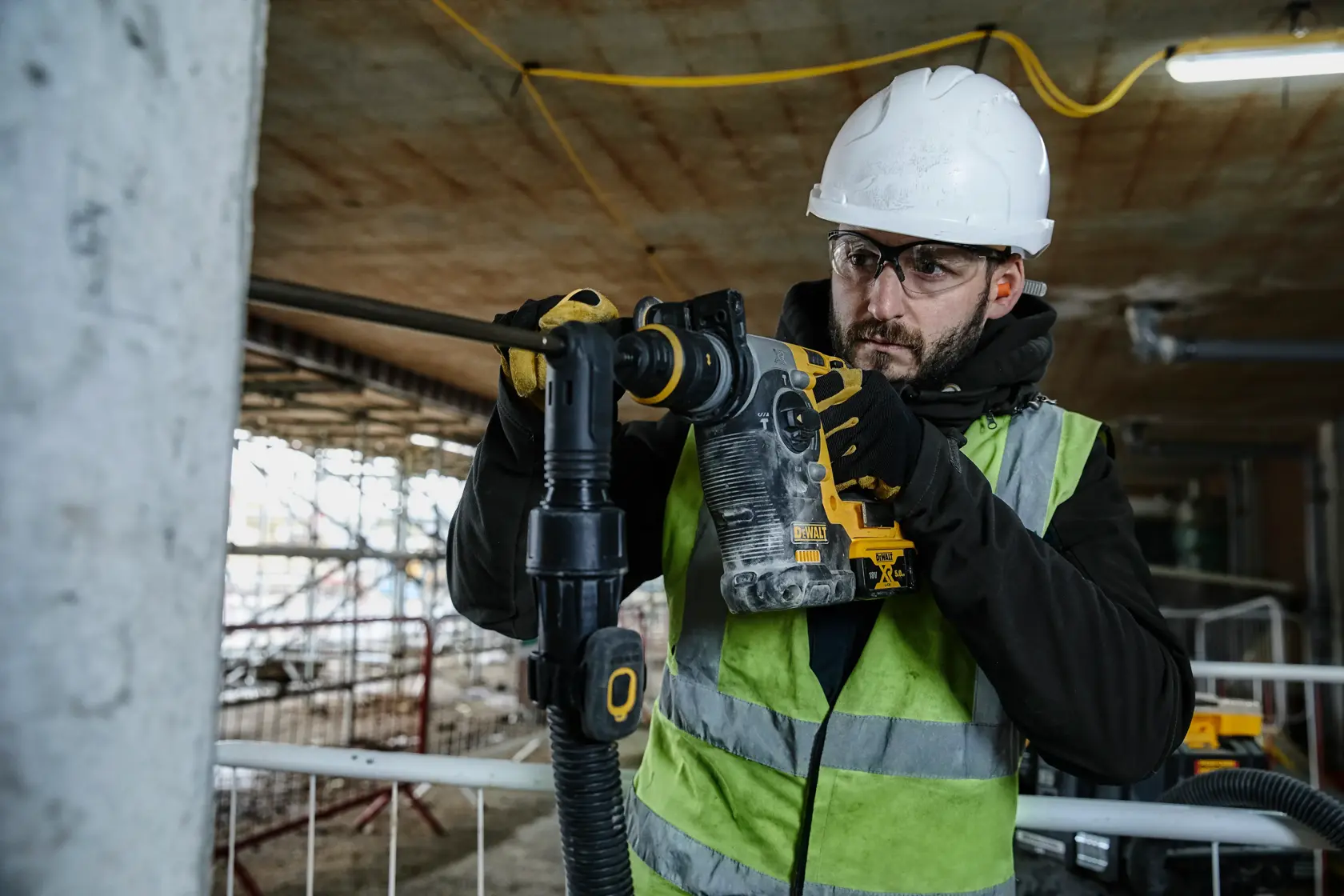 18V XR® Brushless 24mm SDS-Plus Hammer Drill With QCC - 2 X 5Ah