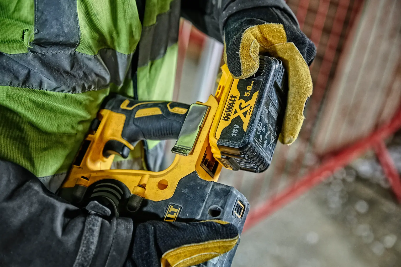 18V XR® Brushless 24mm SDS-Plus Hammer Drill With QCC - 2 X 5Ah