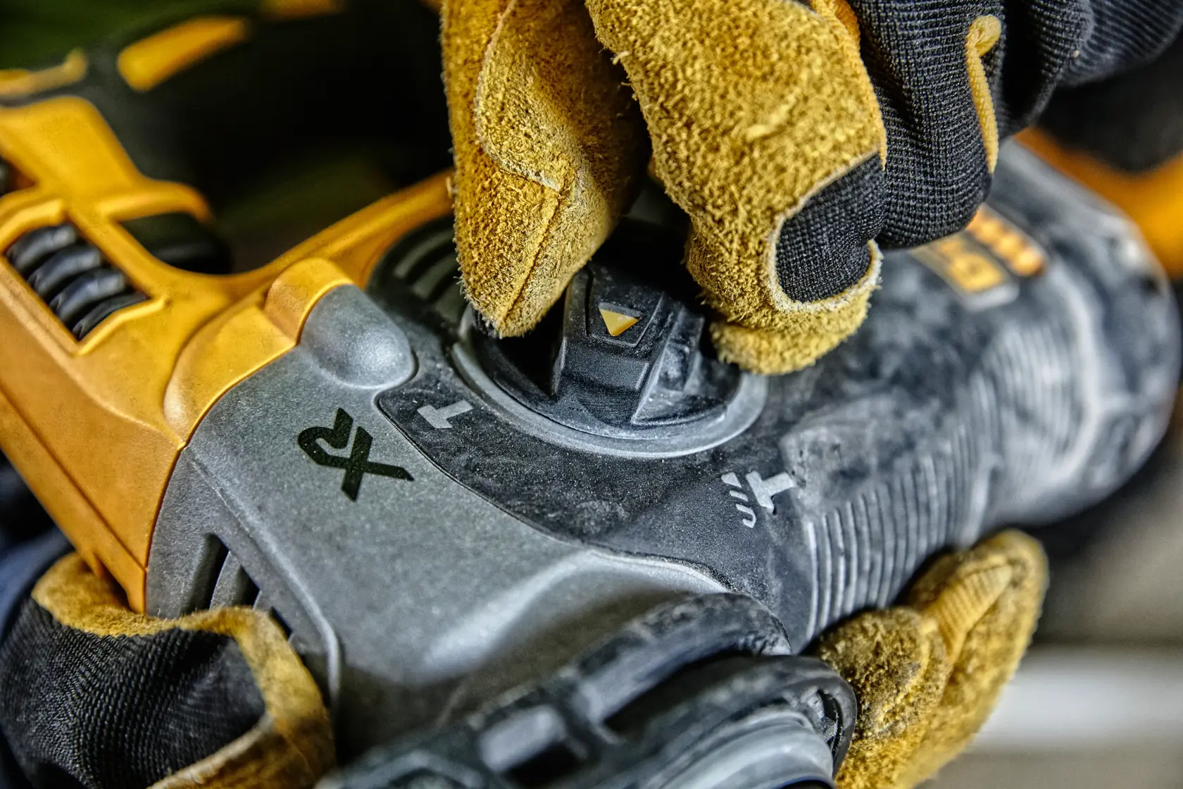 18V XR® Brushless 24mm SDS-Plus Hammer Drill With QCC - 2 X 5Ah