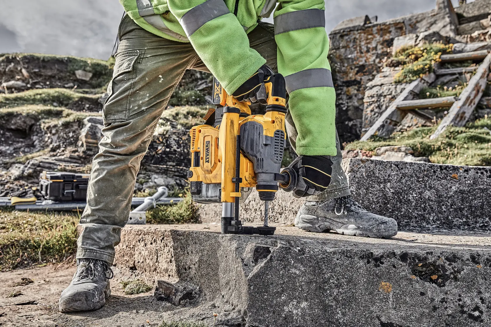 DEWALT® 18V XR® Brushless 26mm SDS Plus Hammer Drill - 2 X 5Ah