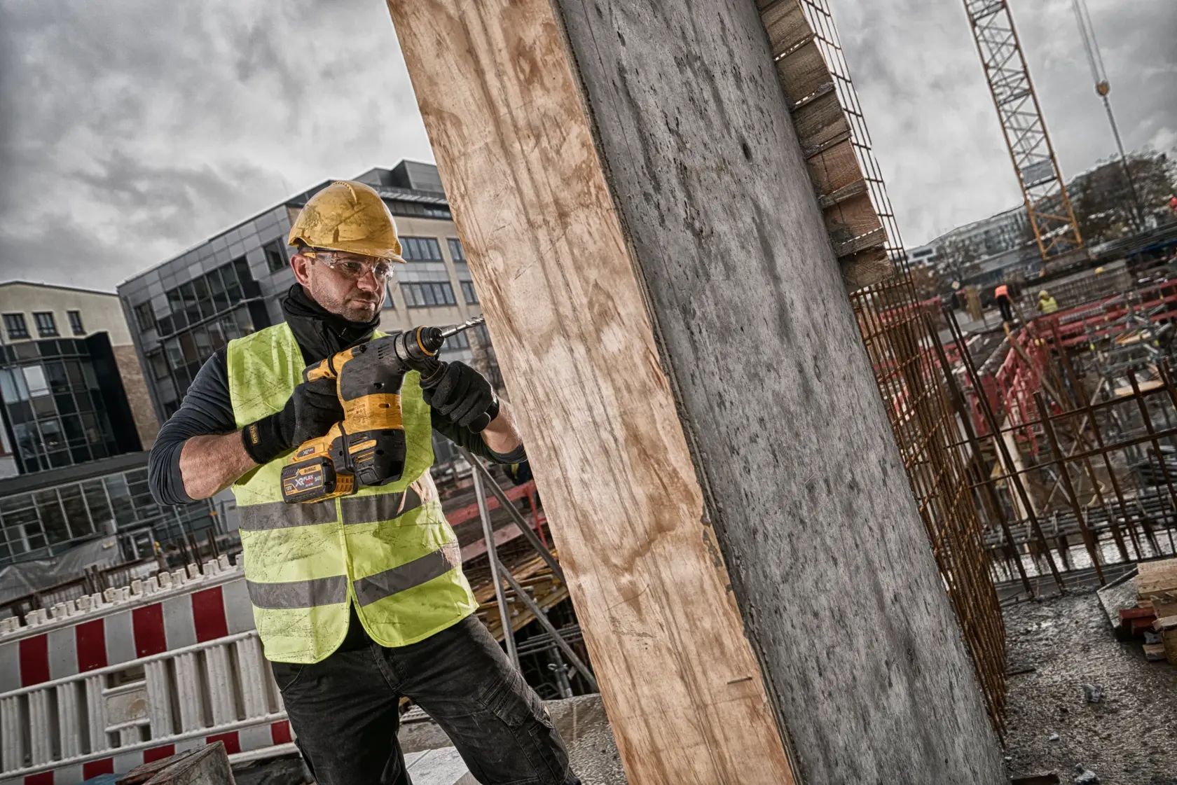 DEWALT® 54V XR® SDS Plus 300mm 3kg FLEXVOLT® - 2 X 9Ah
