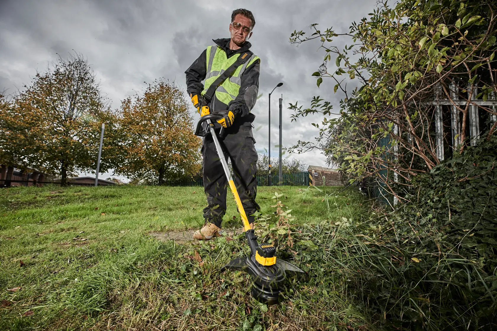18V XR® 33cm Brushless String Trimmer - Tool Only