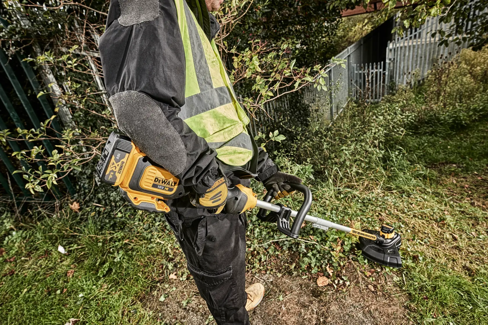 18V XR® 33cm Brushless String Trimmer - Tool Only