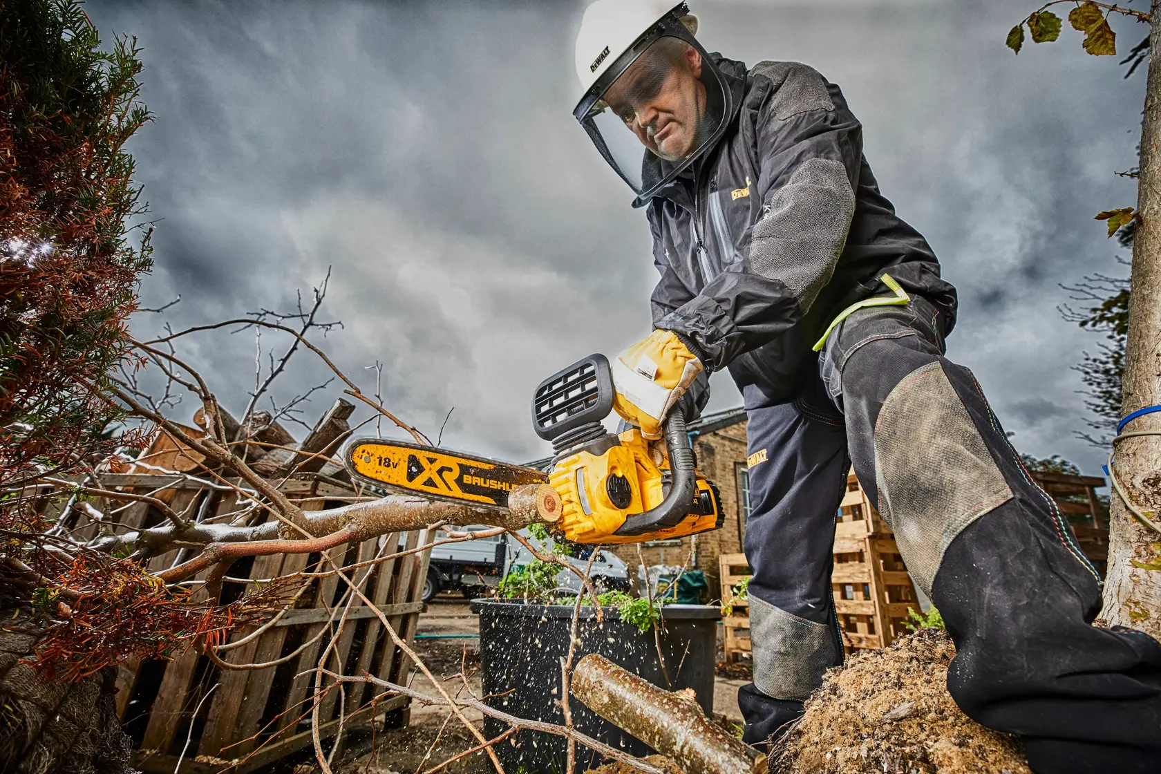 DEWALT® 18V XR® Brushless 30cm Compact Chainsaw - 1 x 5Ah