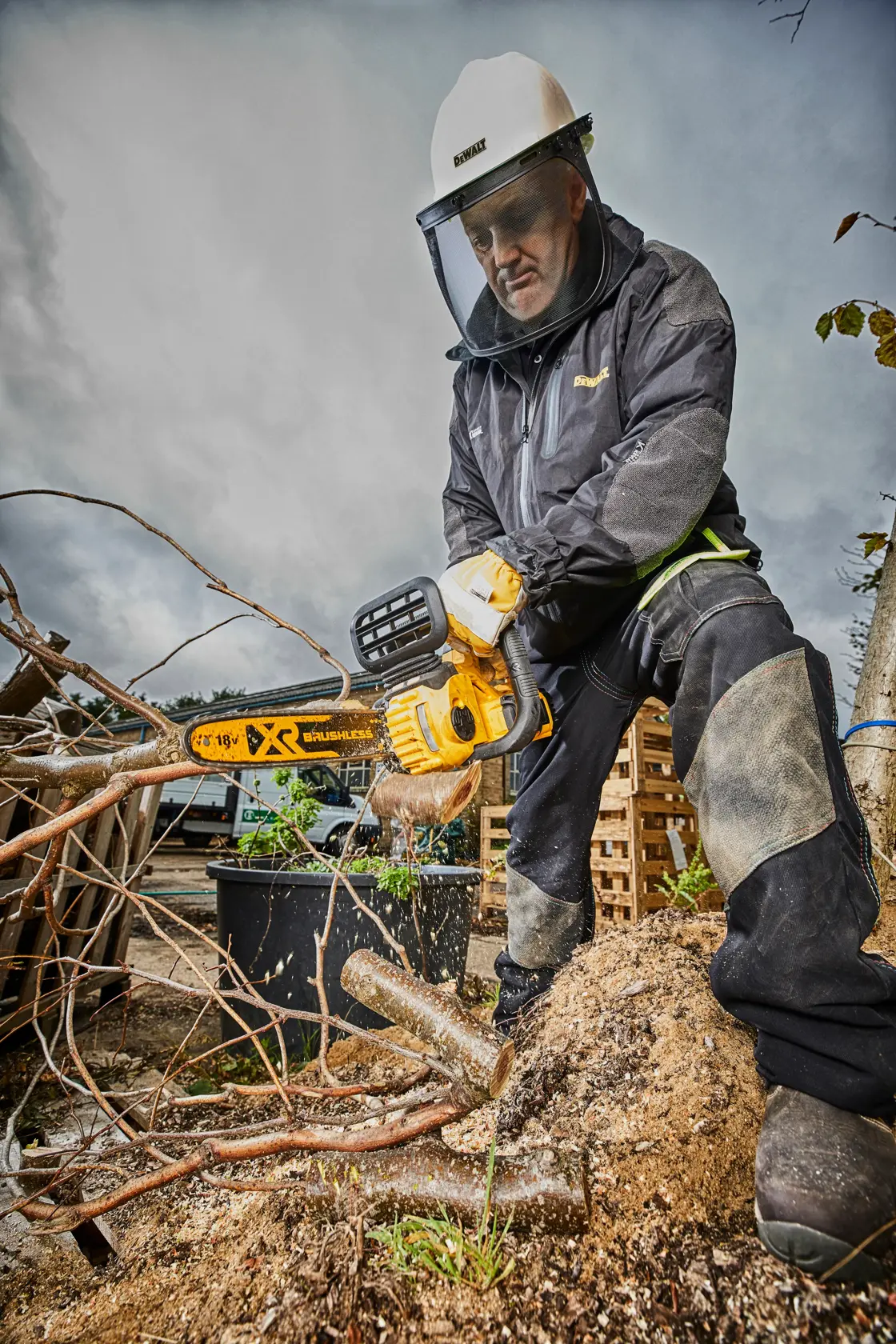 DEWALT® 18V XR® Brushless 30cm Compact Chainsaw - 1 x 5Ah