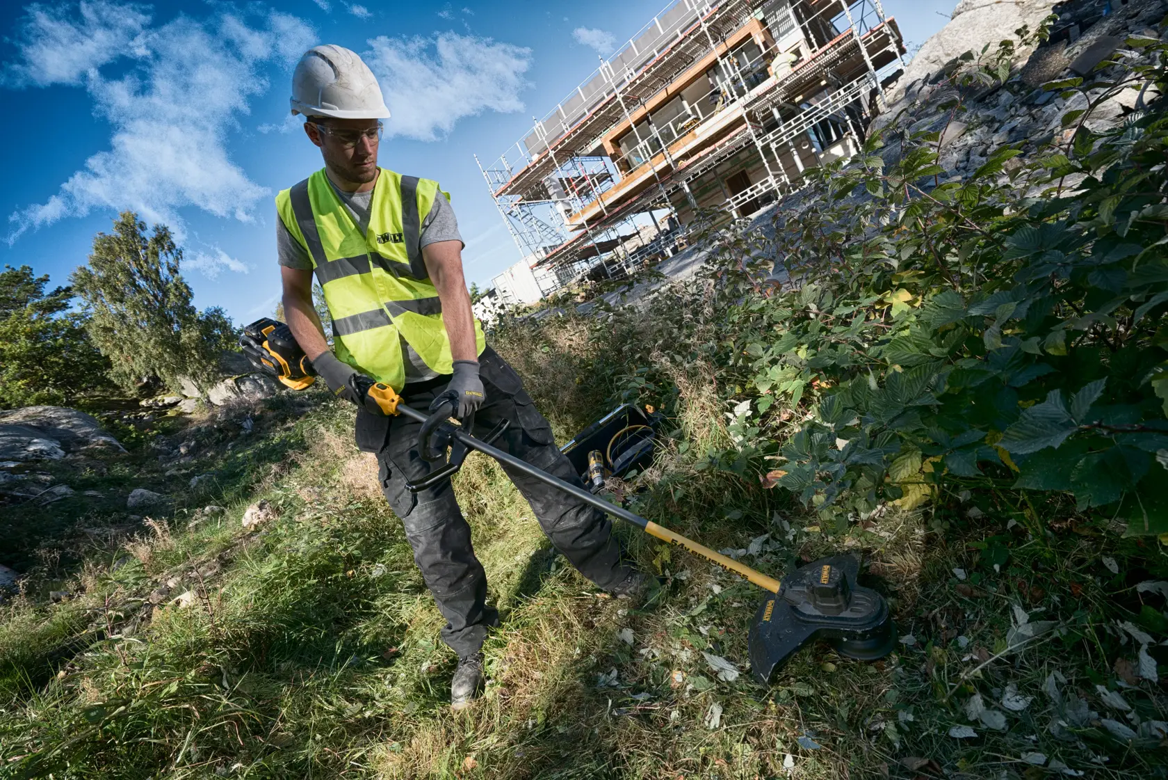 DEWALT® 54V XR FLEXVOLT® Brush Cutter - 1 x 9Ah