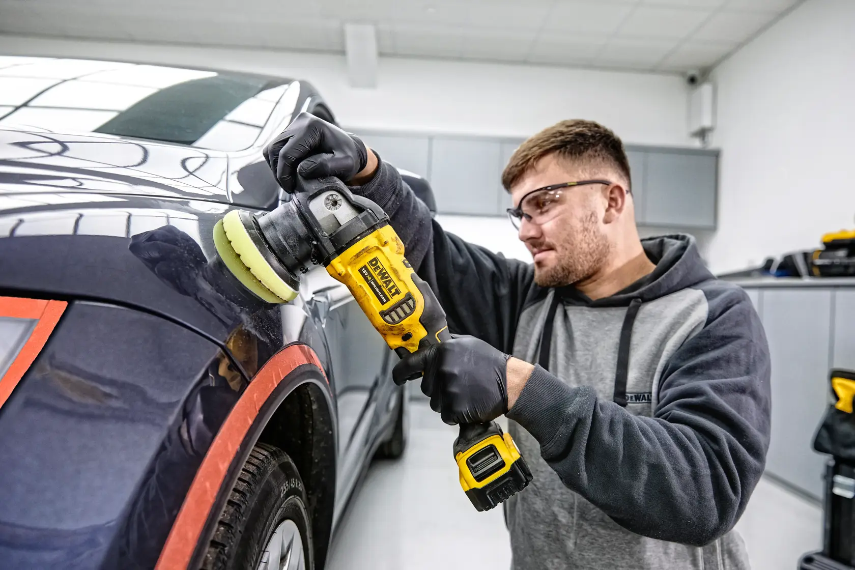 DEWALT® 18V XR® Brushless 125mm Dual Action Polisher - 2 x 5Ah