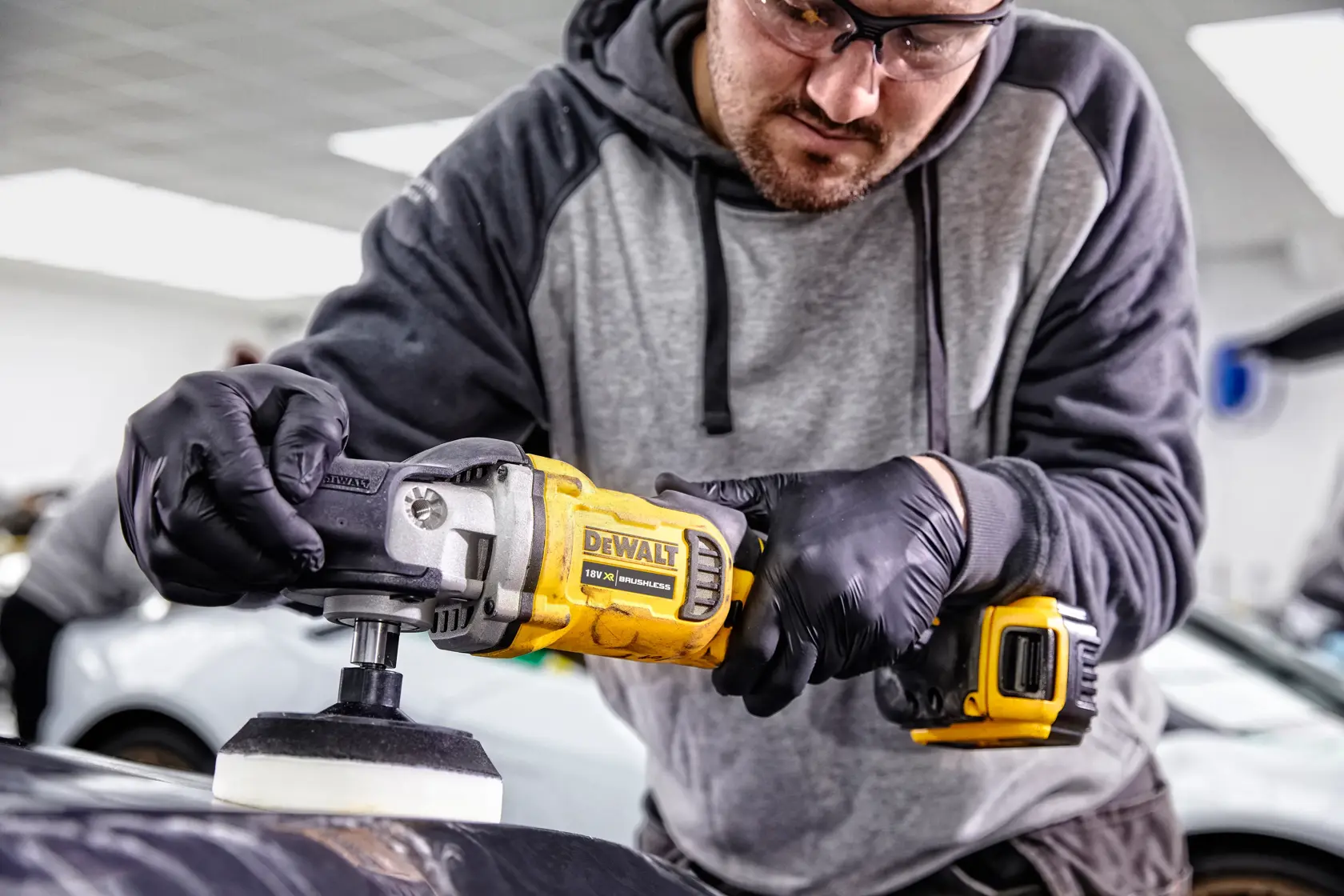 DEWALT® 18V XR® Brushless 125mm Rotary Polisher - 2 x 5Ah
