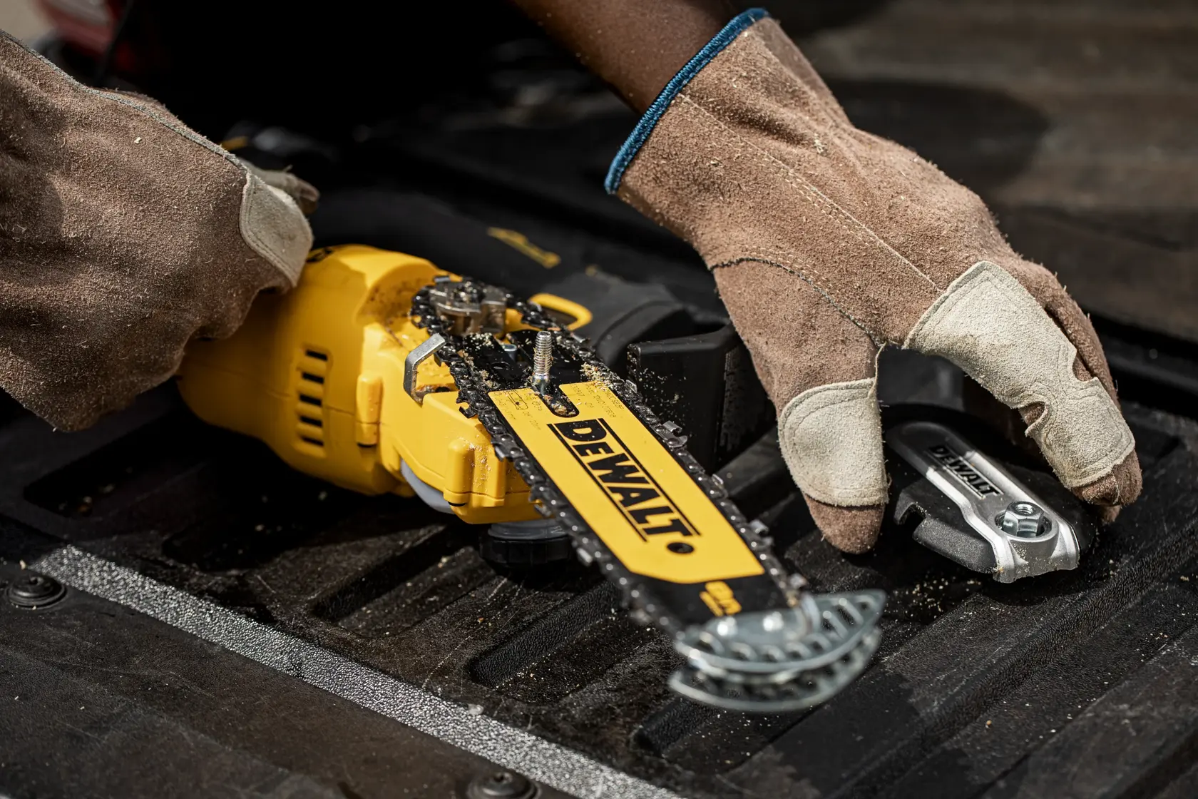 DEWALT® 18V XR® 20cm Pruning Saw - 1 x 5Ah