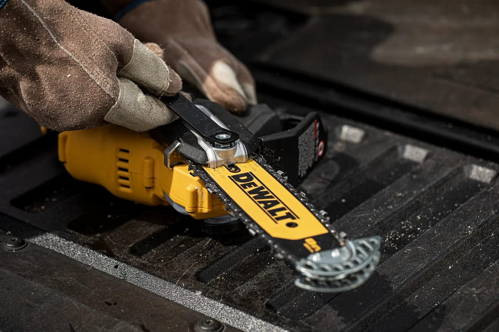 DEWALT® 18V XR® 20cm Pruning Saw - 1 x 5Ah
