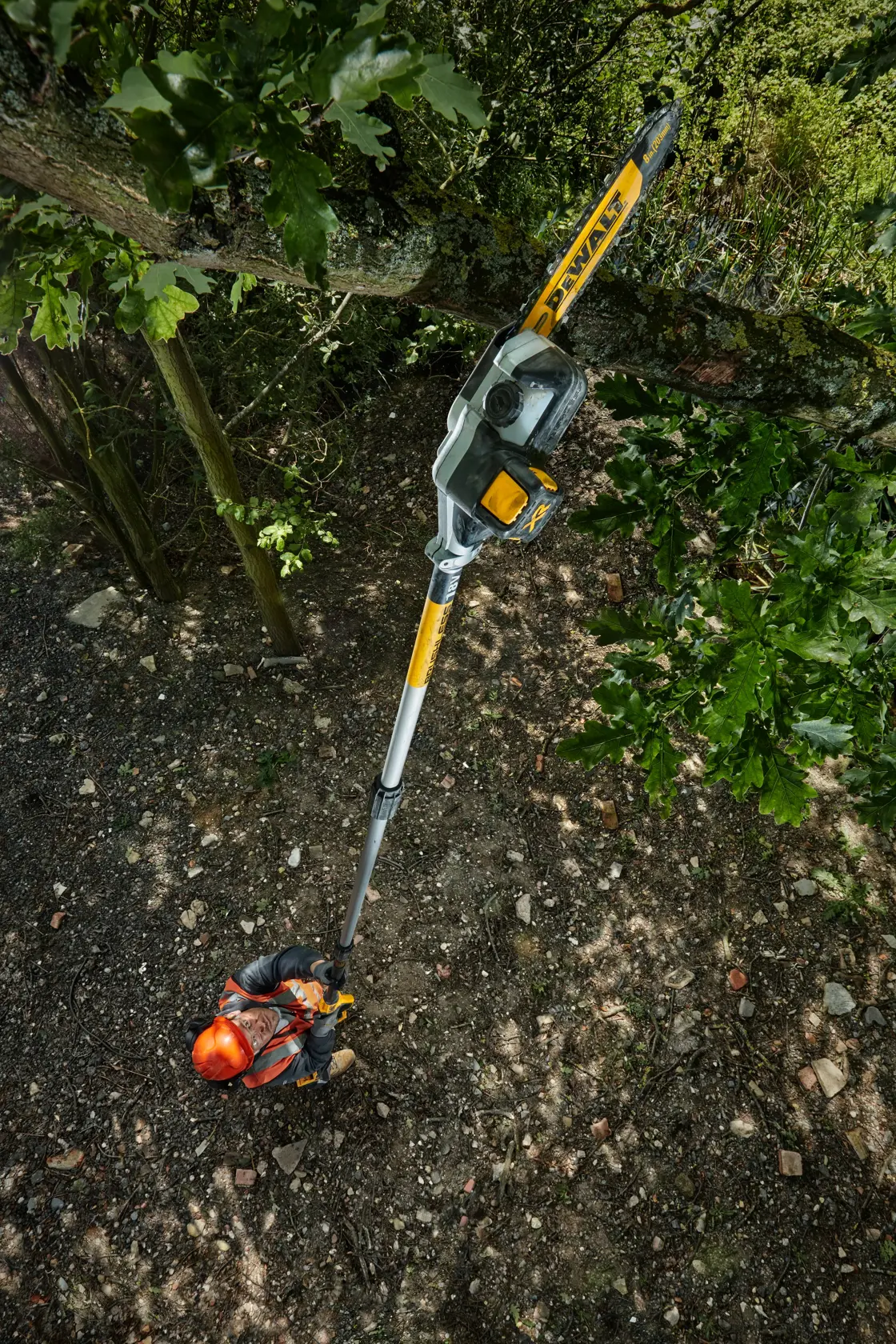 DEWALT® 18V XR® Pole Saw - 1 x 5.0Ah