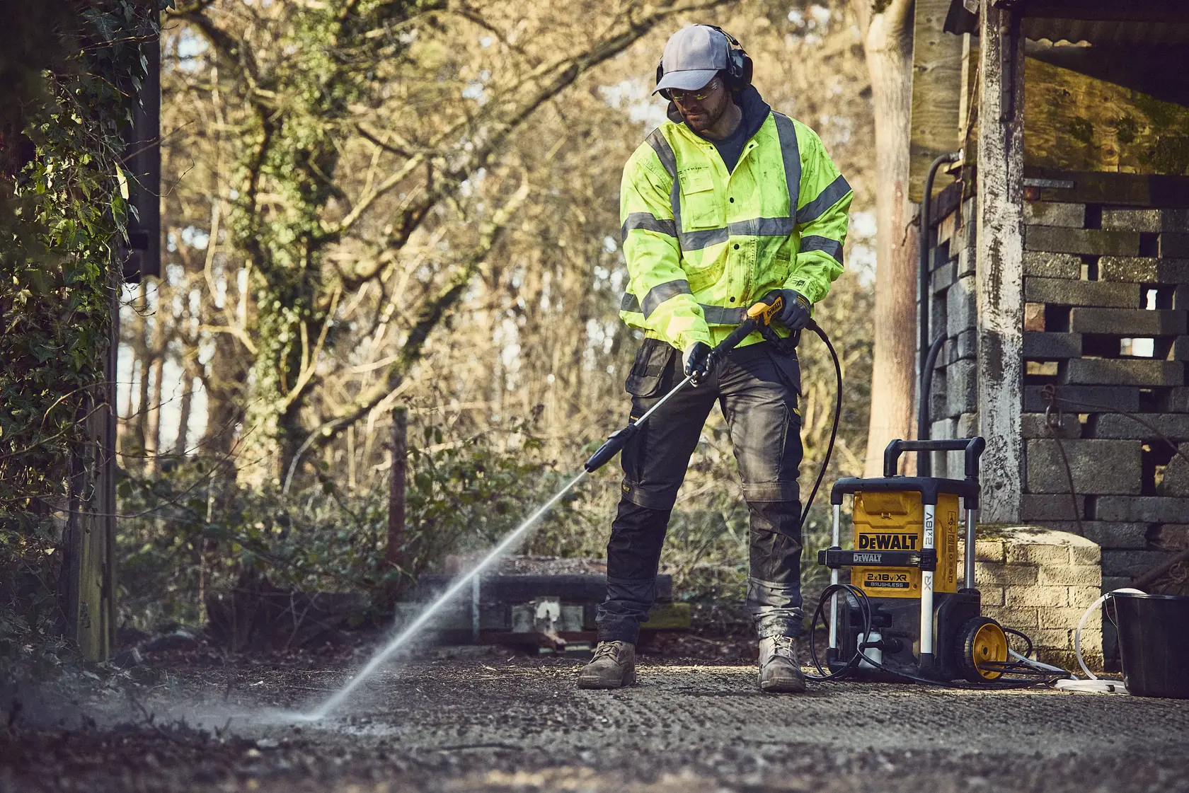 2 x 18V XR® Brushless Pressure Washer Powered By Two Batteries