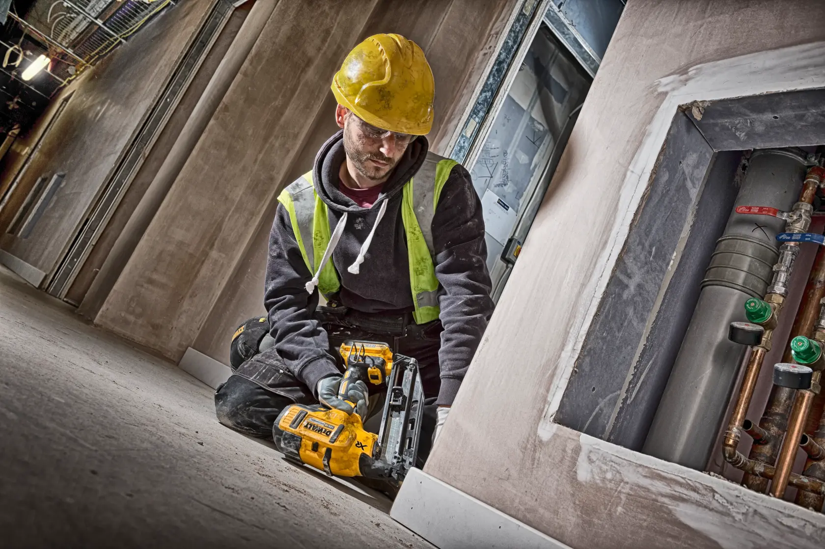 DEWALT® 18V XR® Brushless 16 Gauge Second Fix Nailer (16 Gauge) (2 X 2 Ah)