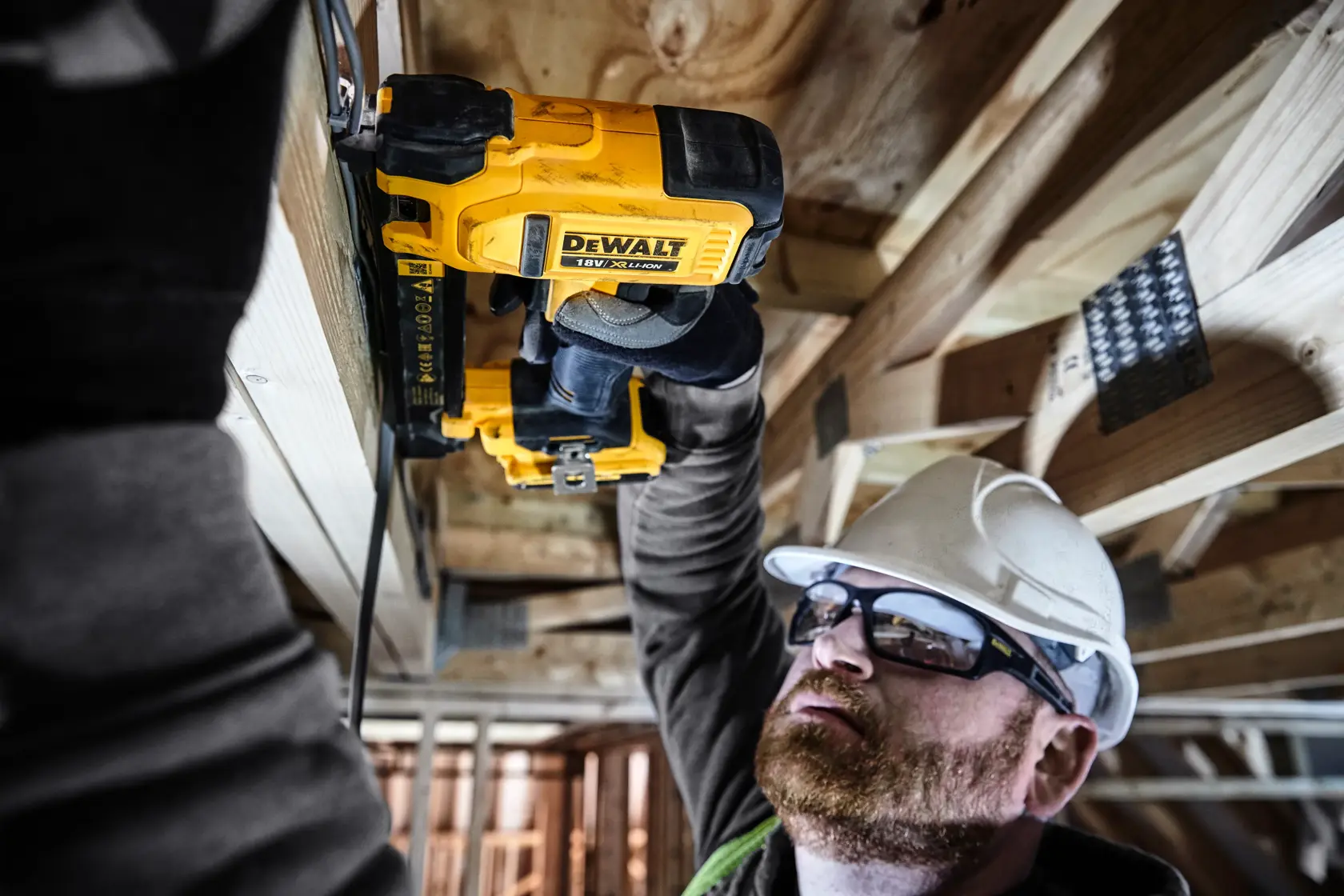 DEWALT® 18V XR® Electricians Stapler (2 X 2 Ah)