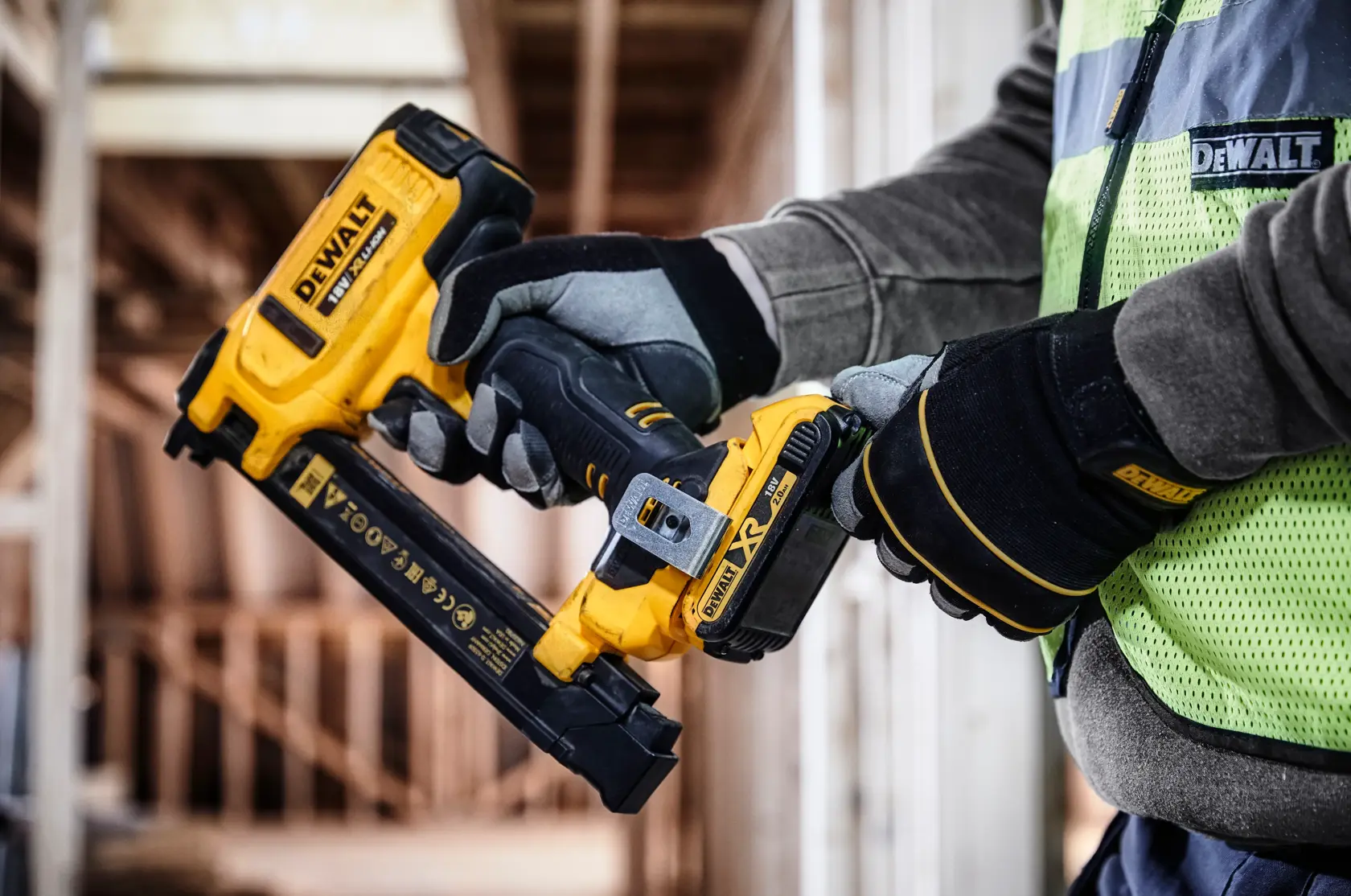 DEWALT® 18V XR® Electricians Stapler (2 X 2 Ah)