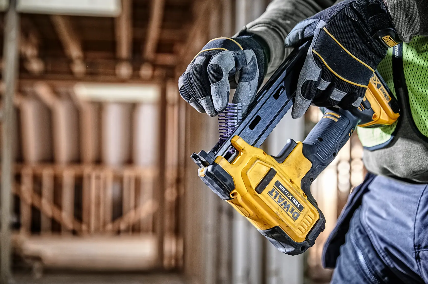 DEWALT® 18V XR® Electricians Stapler (2 X 2 Ah)