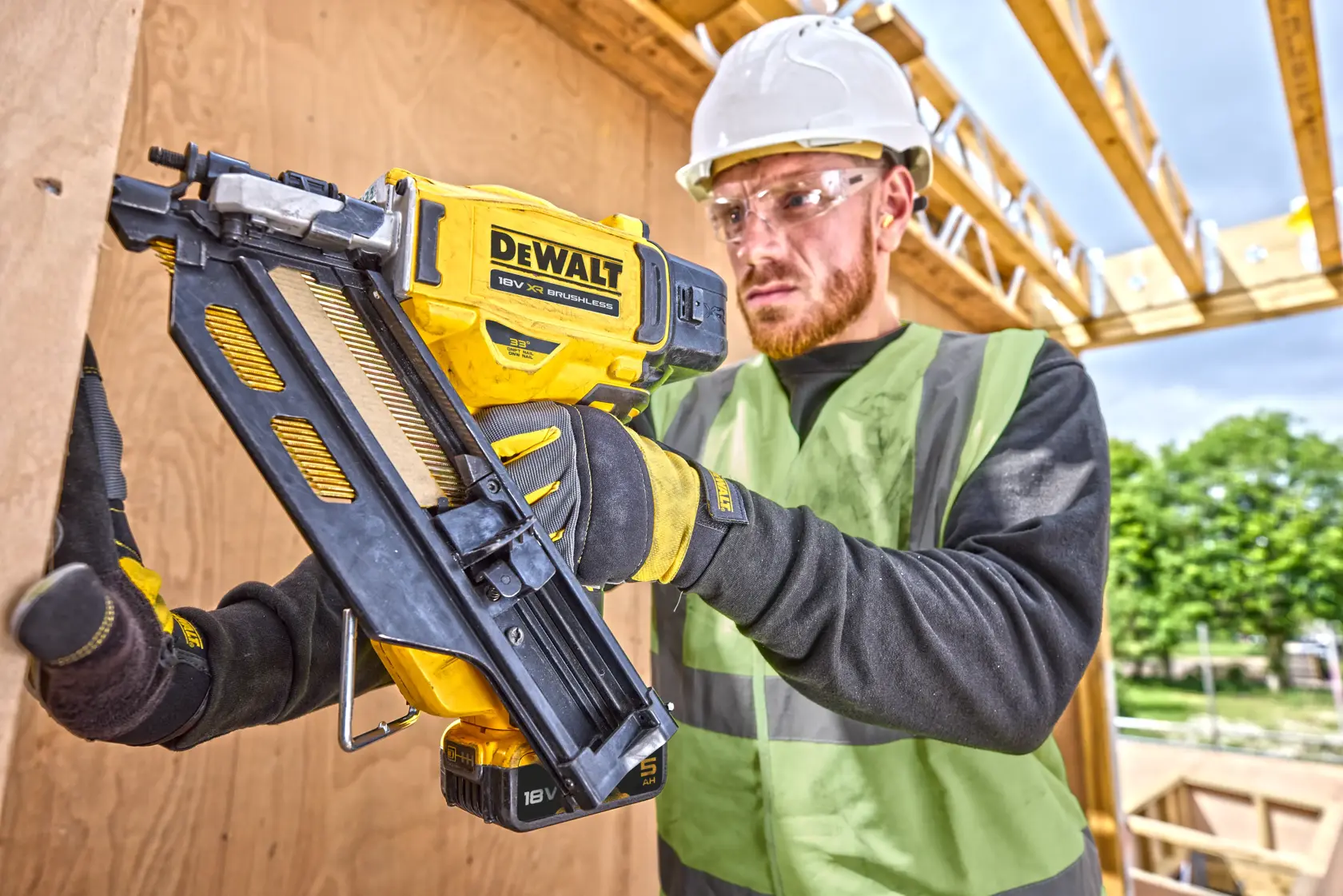 DEWALT® 18V XR® Brushless Next Gen Framing Nailer - 2 X 5AH