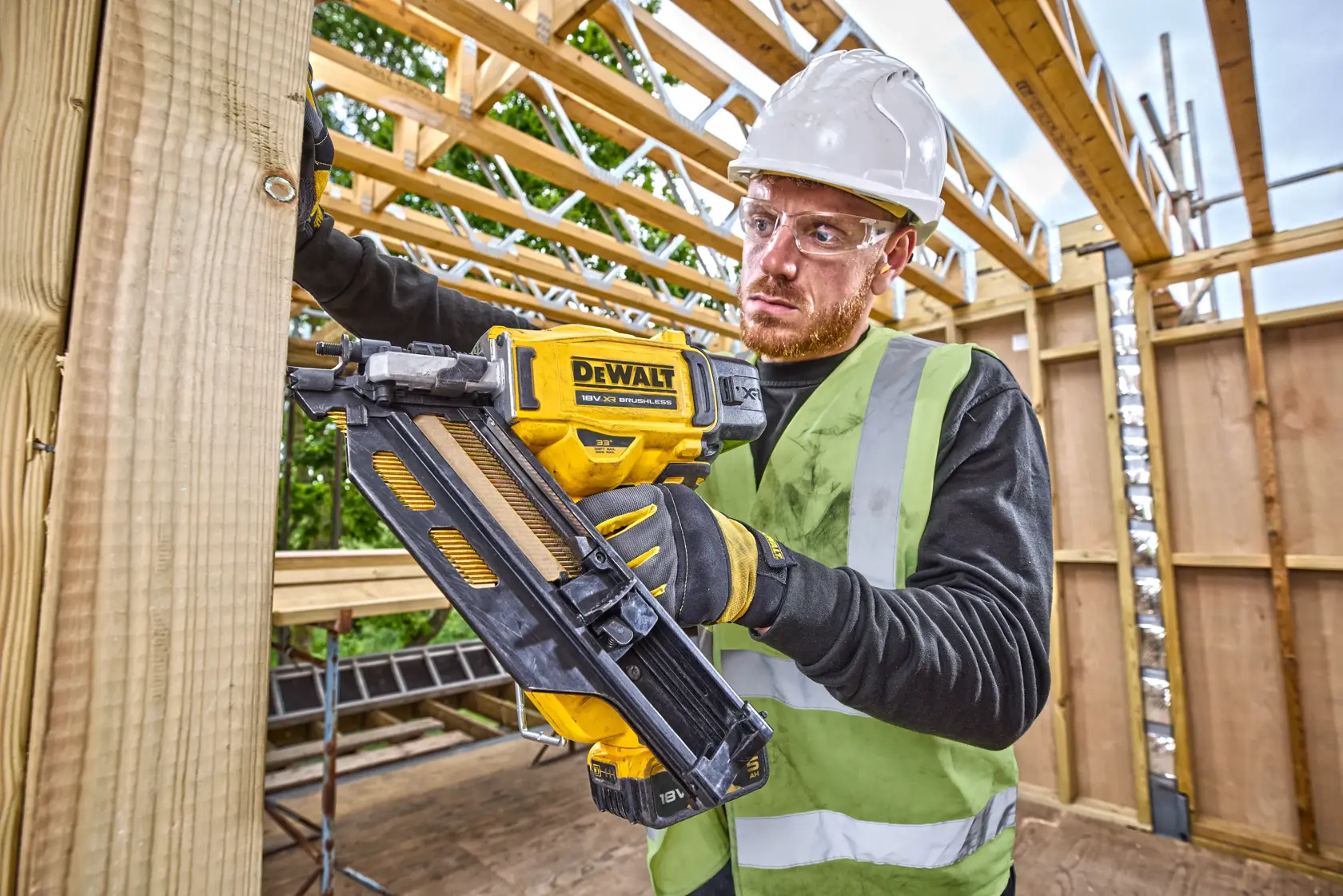 DEWALT® 18V XR® Brushless Next Gen Framing Nailer - 2 X 5AH