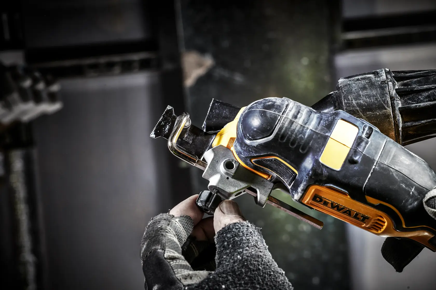 DEWALT® 18V XR® Brushless 3 Speed Oscillating Speed Multi-Tool - 2 X 5Ah