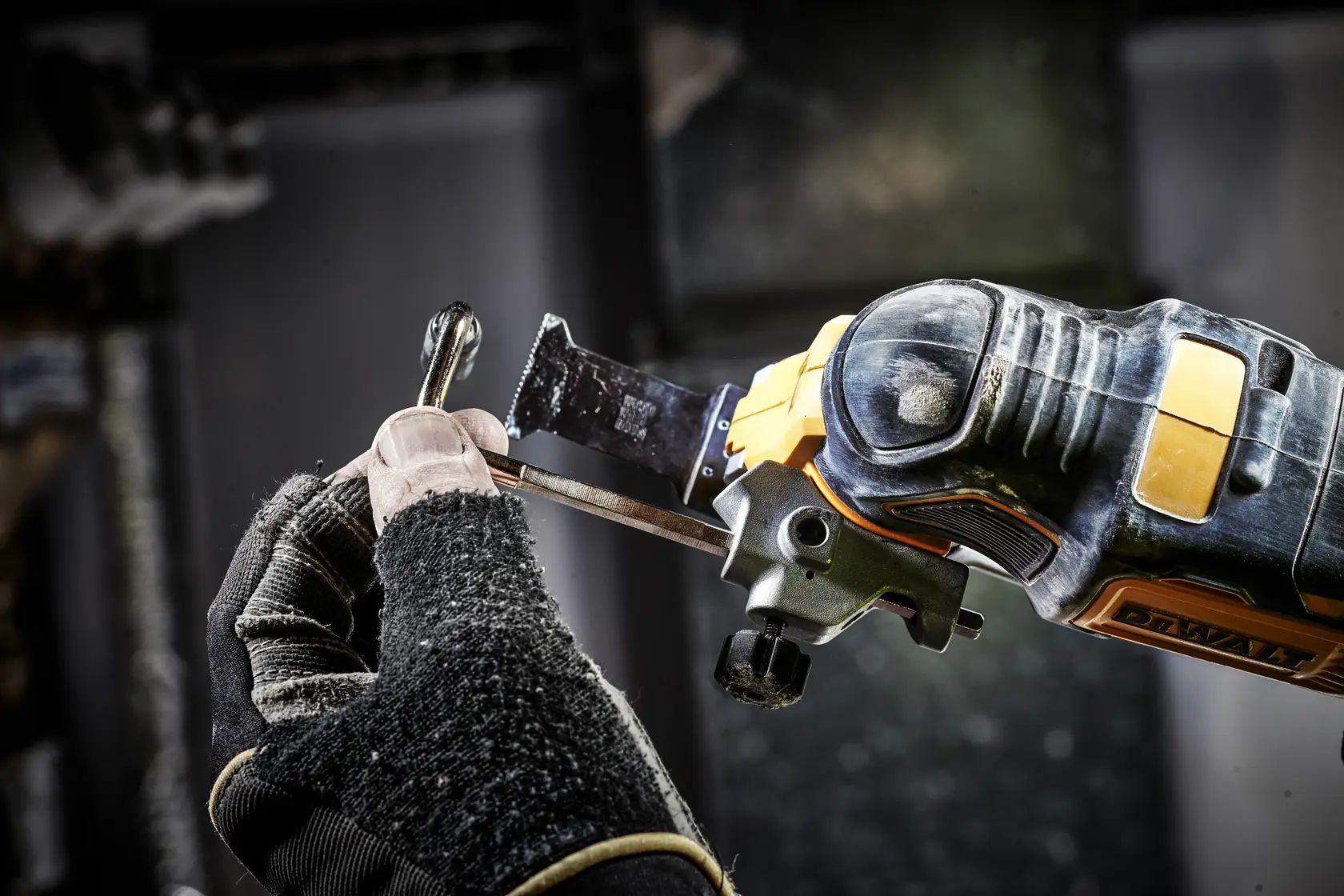 DEWALT® 18V XR® Brushless 3 Speed Oscillating Speed Multi-Tool - 2 X 5Ah