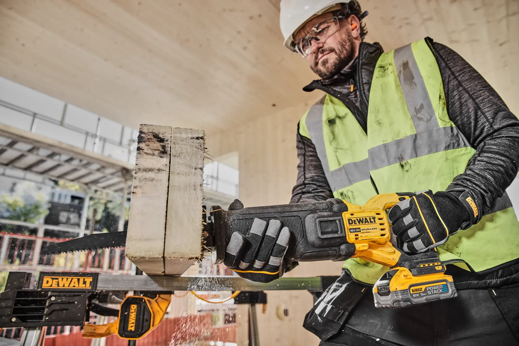 DEWALT® 18V XR® Brushless Reciprocating Saw - 2 x POWERSTACK 5Ah