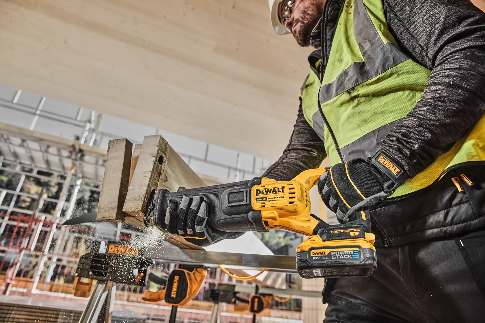 DEWALT® 18V XR® Brushless Reciprocating Saw - 2 x POWERSTACK 5Ah
