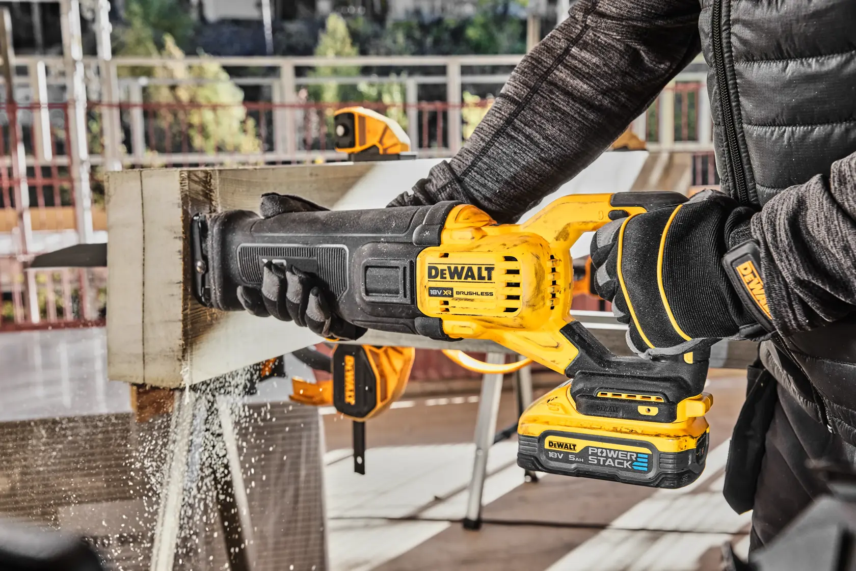 DEWALT® 18V XR® Brushless Reciprocating Saw - 2 x POWERSTACK 5Ah