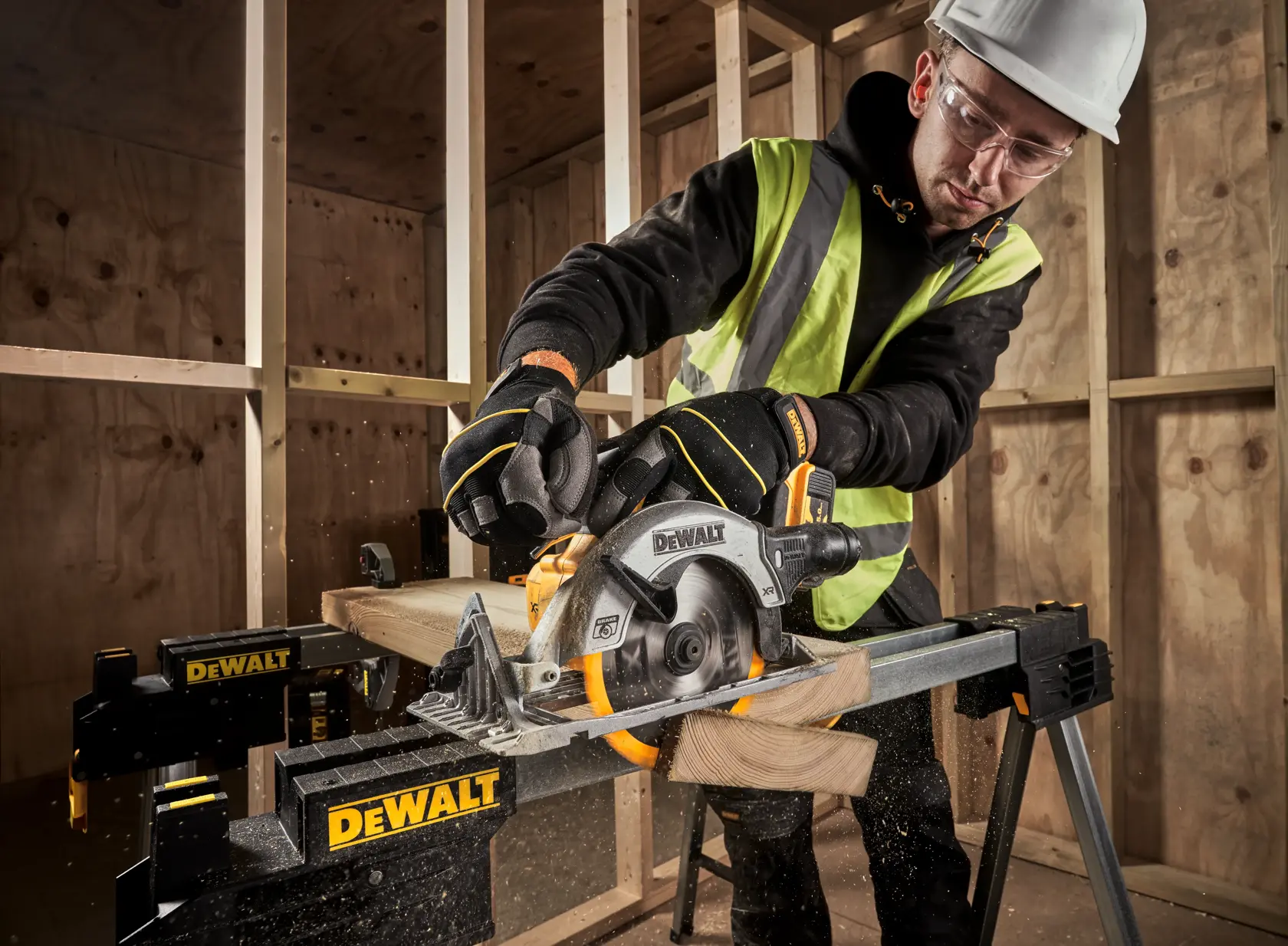 18V XR® Brushless 165 mm Circular Saw - 2 x 5 Ah