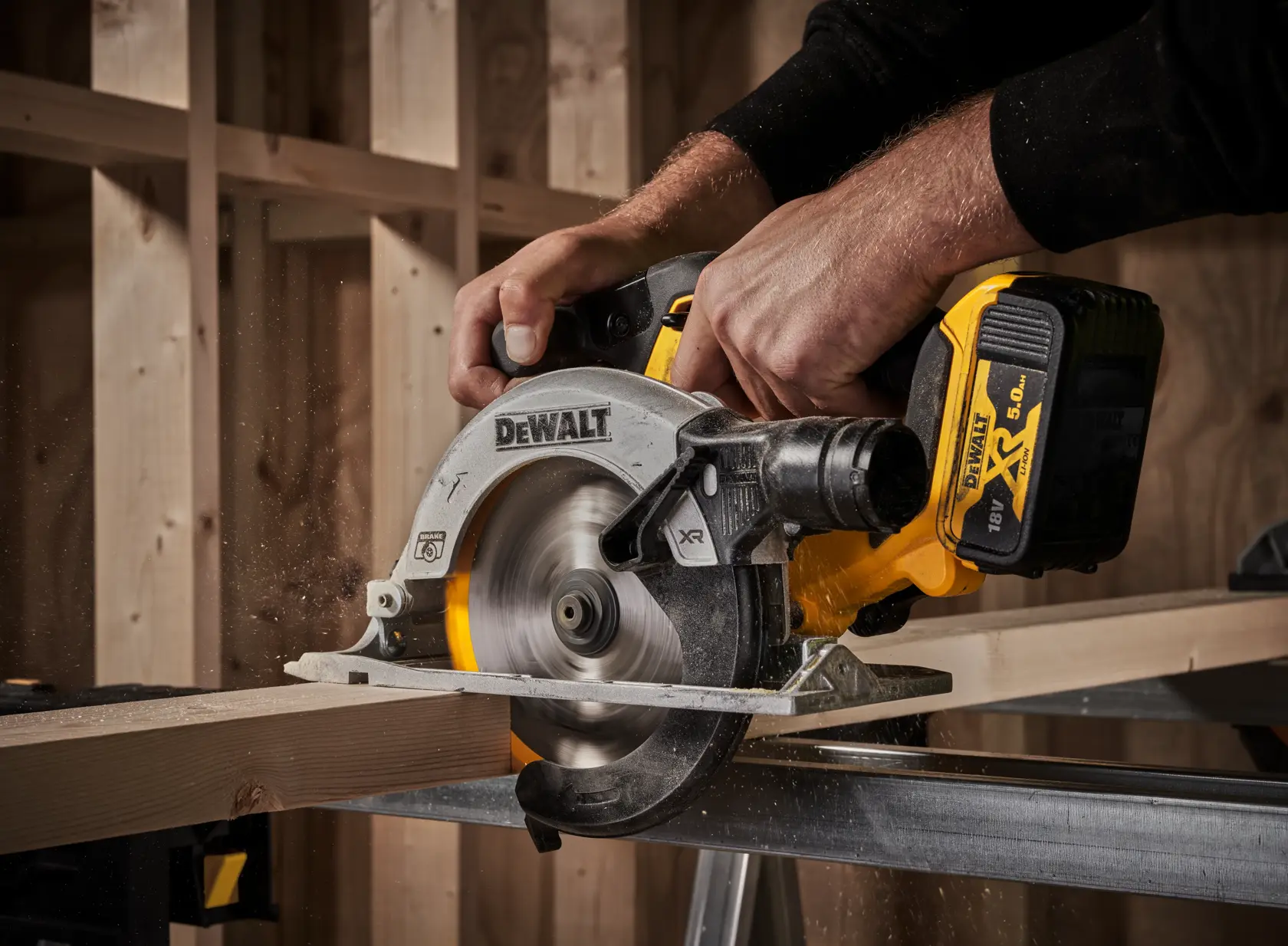 18V XR® Brushless 165 mm Circular Saw - 2 x 5 Ah