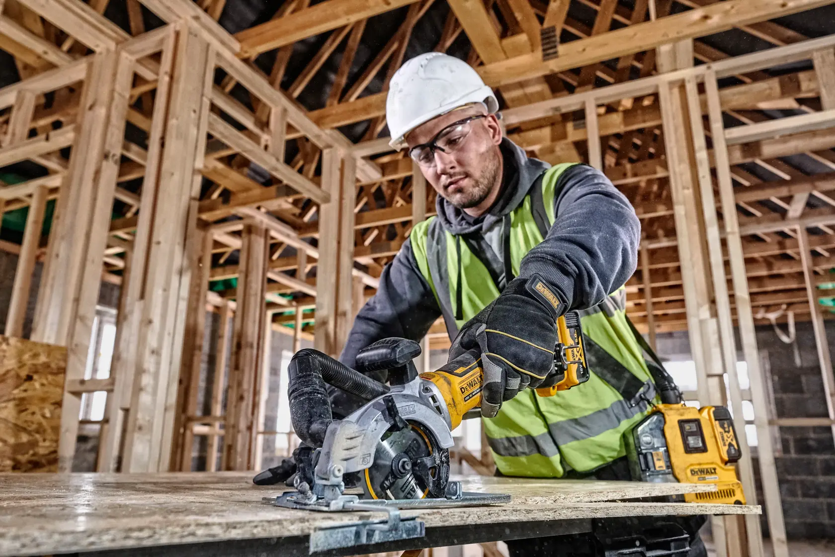 18V XR® Brushless 115 mm Compact Circular Saw - Tool Only